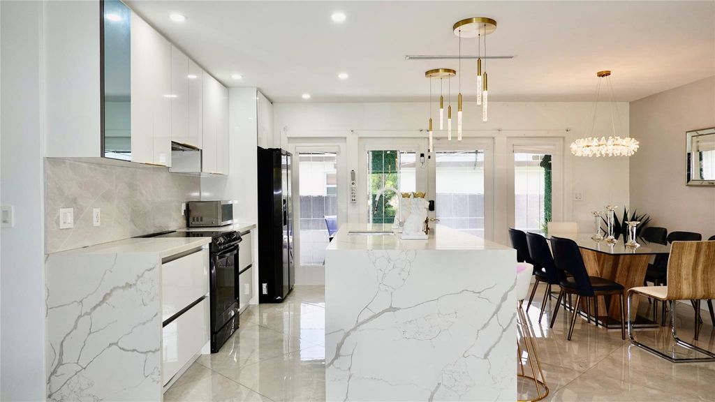 Photo of 1100 Buchanan Street, Hollywood, FL 33019 (MLS # B26022357)