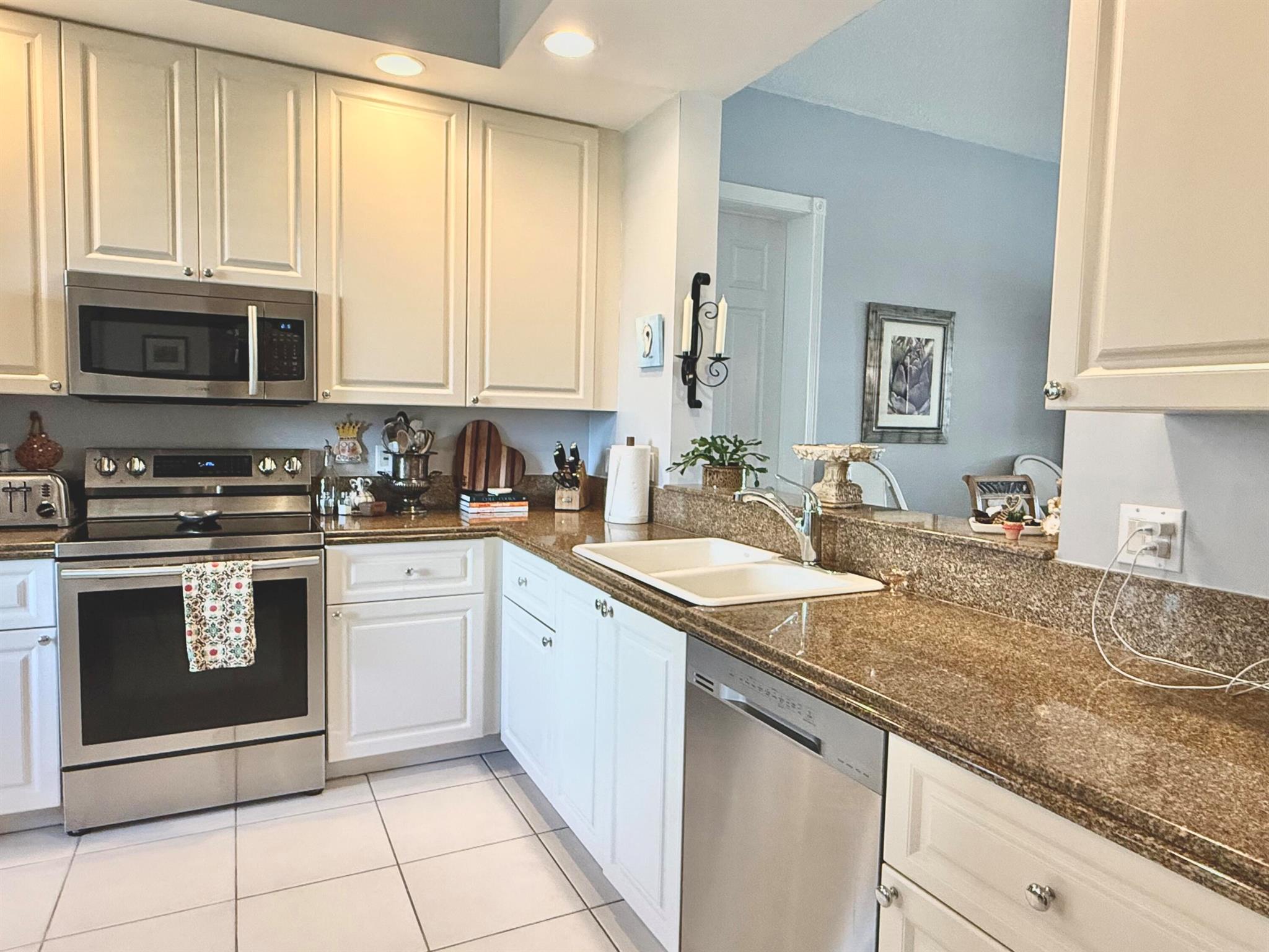 HARBOUR ISLE AT HUTCHINSO - Residential