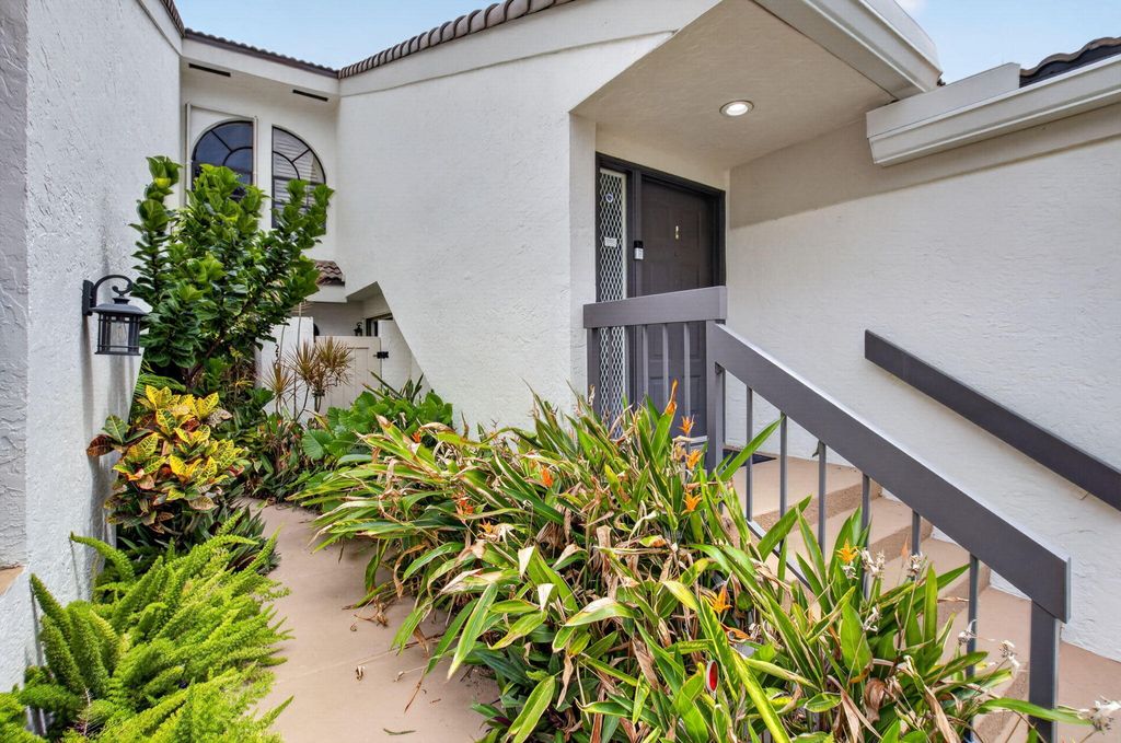 Photo of 2305 Aspen Way #2305, Boynton Beach, FL 33436 (MLS # B26028305)