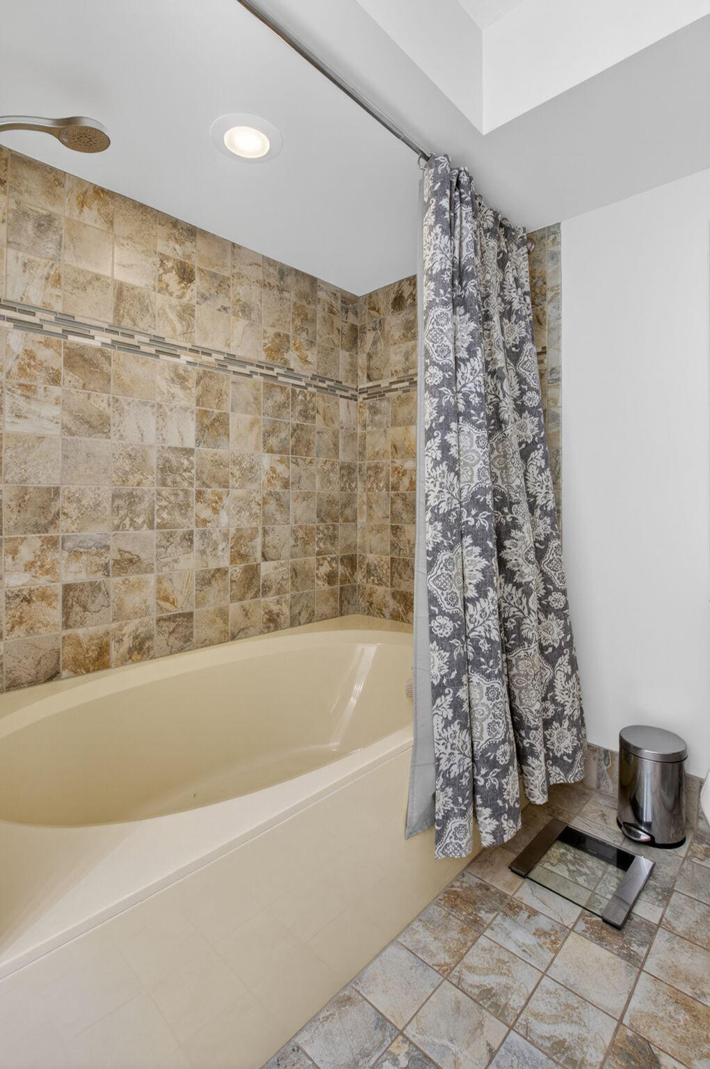 QUAIL RUN CONDO ONE - Residential