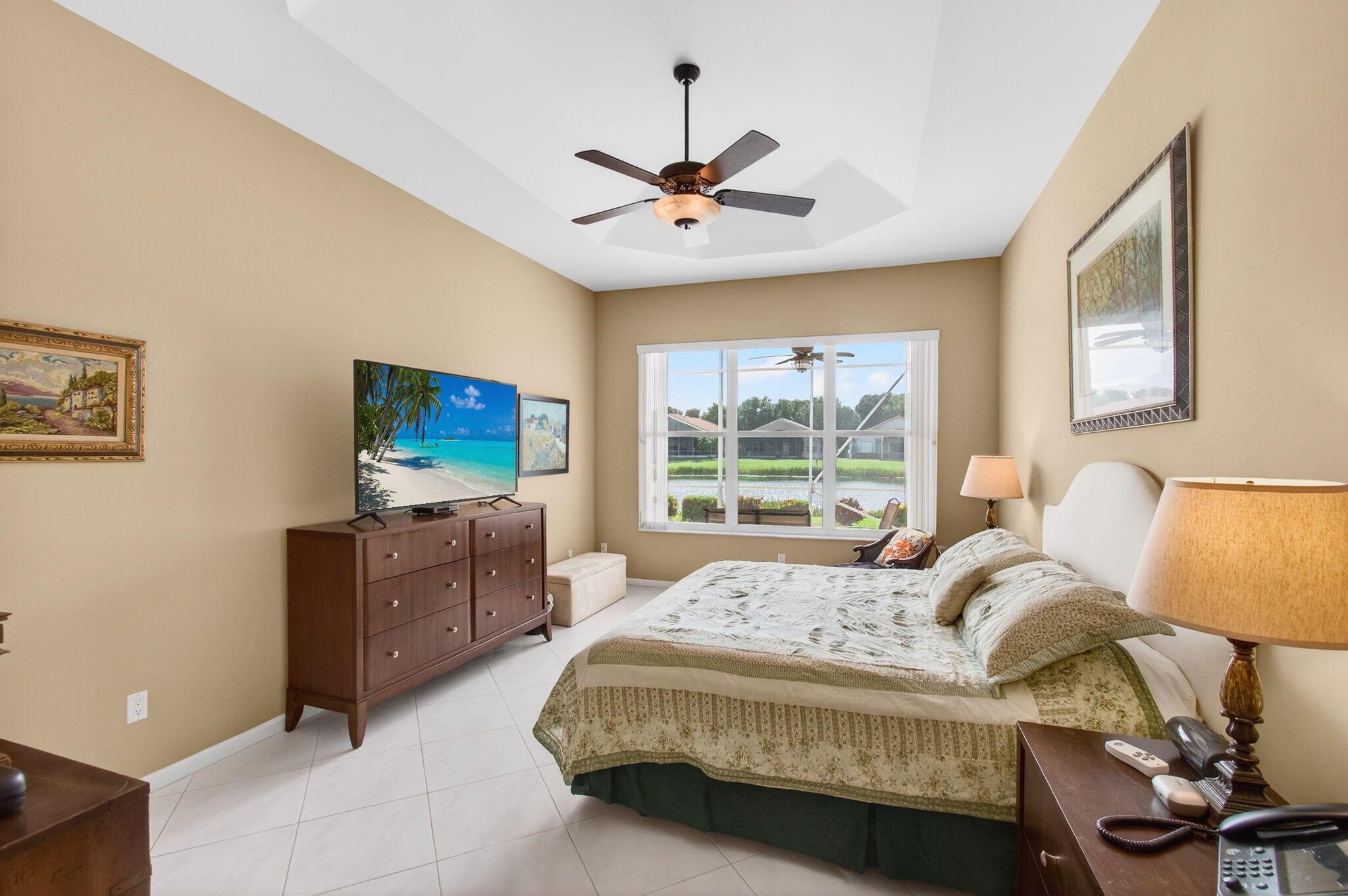 VALENCIA LAKES - Residential