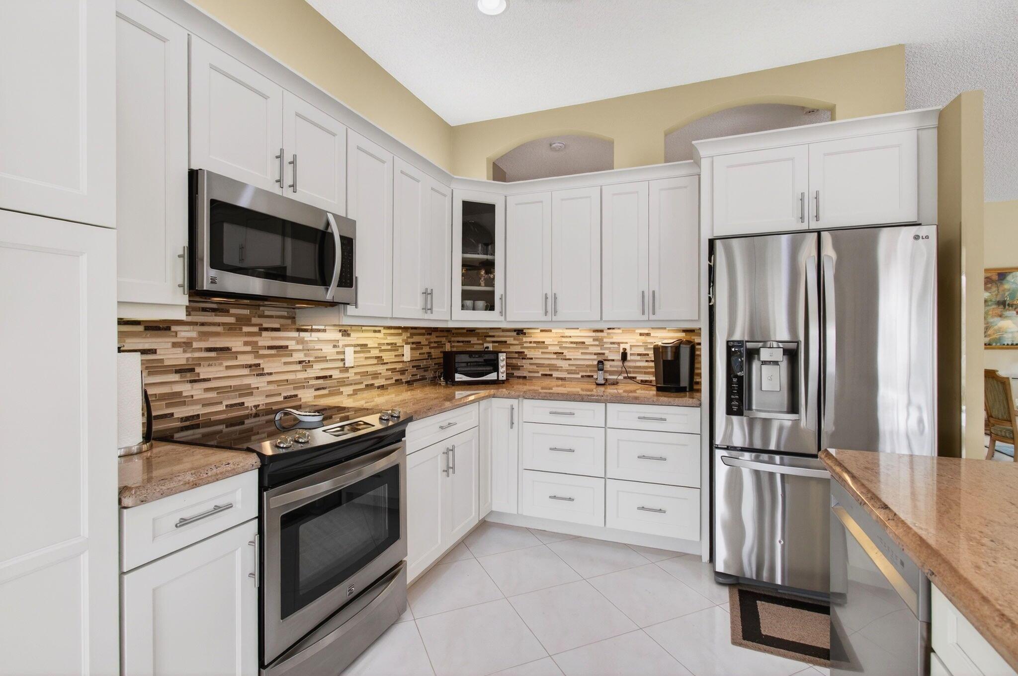 VALENCIA LAKES - Residential