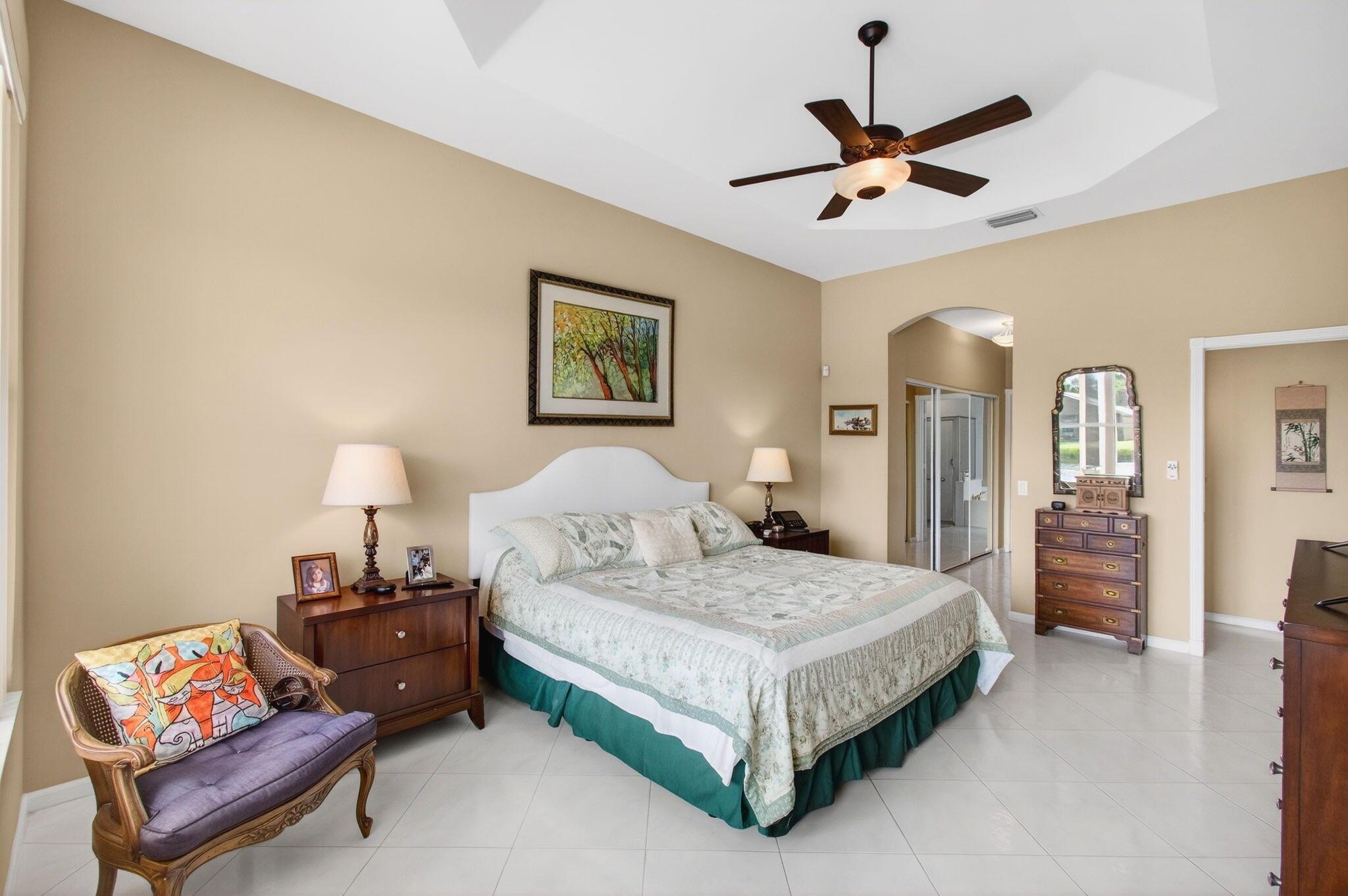 VALENCIA LAKES - Residential