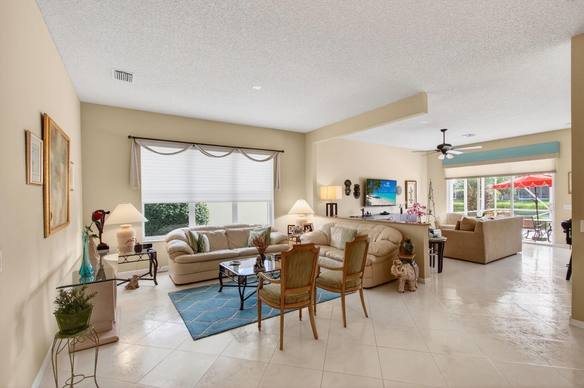 VALENCIA LAKES - Residential