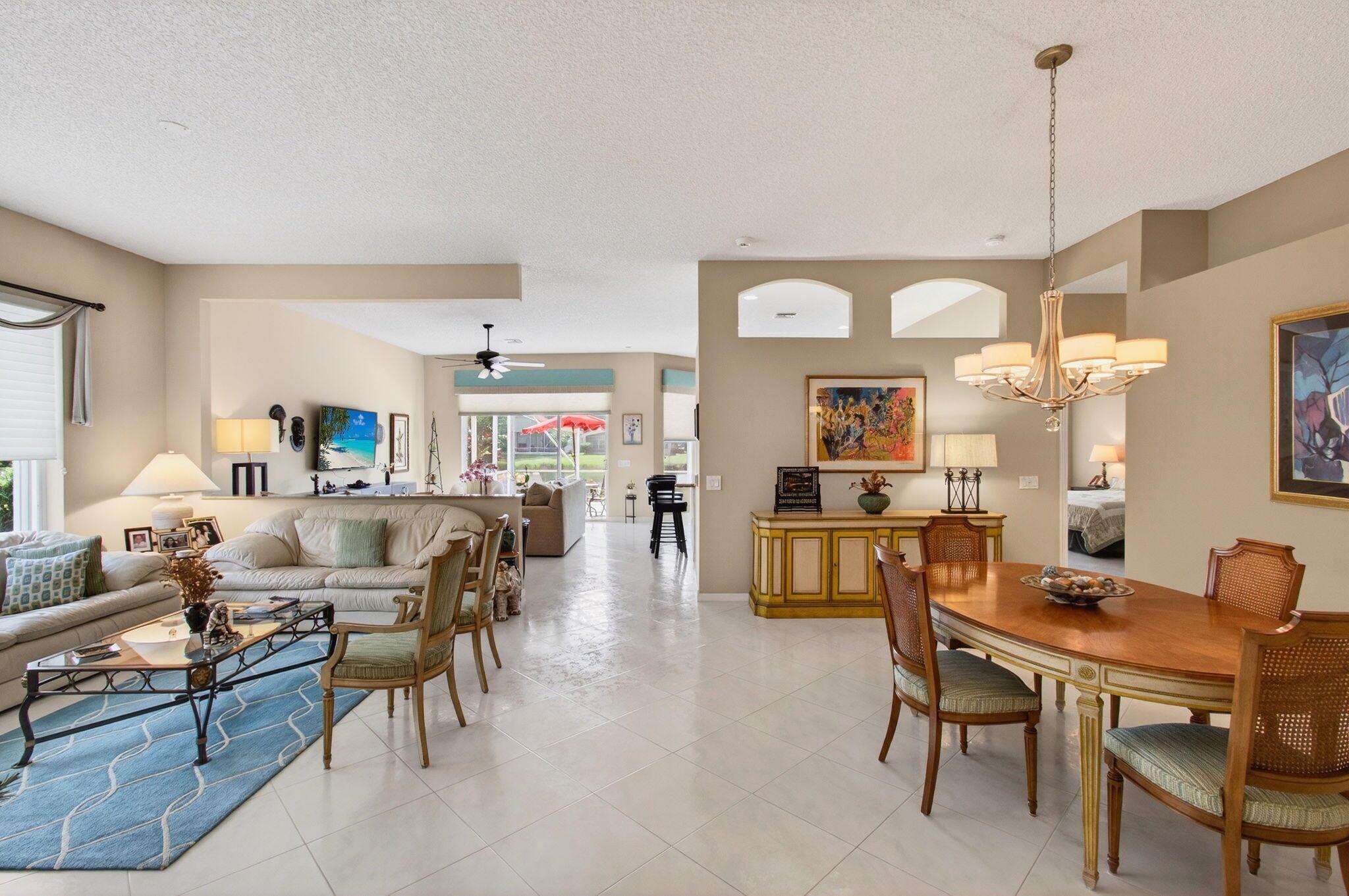 VALENCIA LAKES - Residential