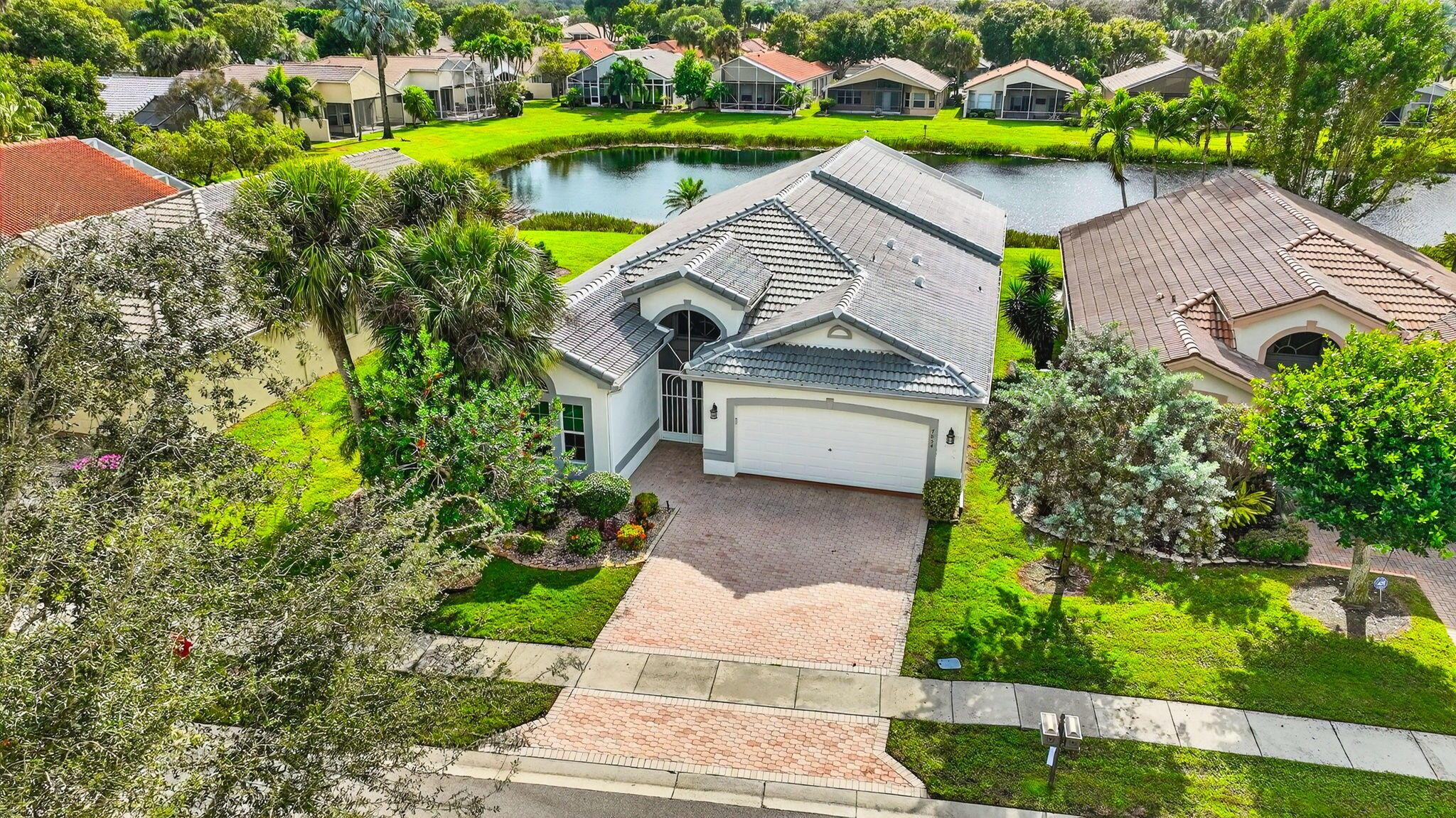 VALENCIA LAKES - Residential