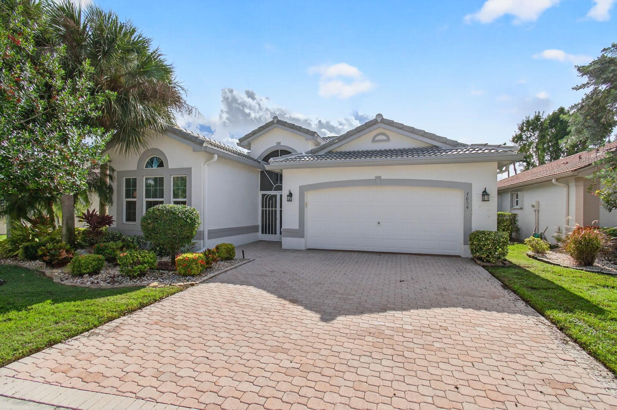 VALENCIA LAKES - Residential