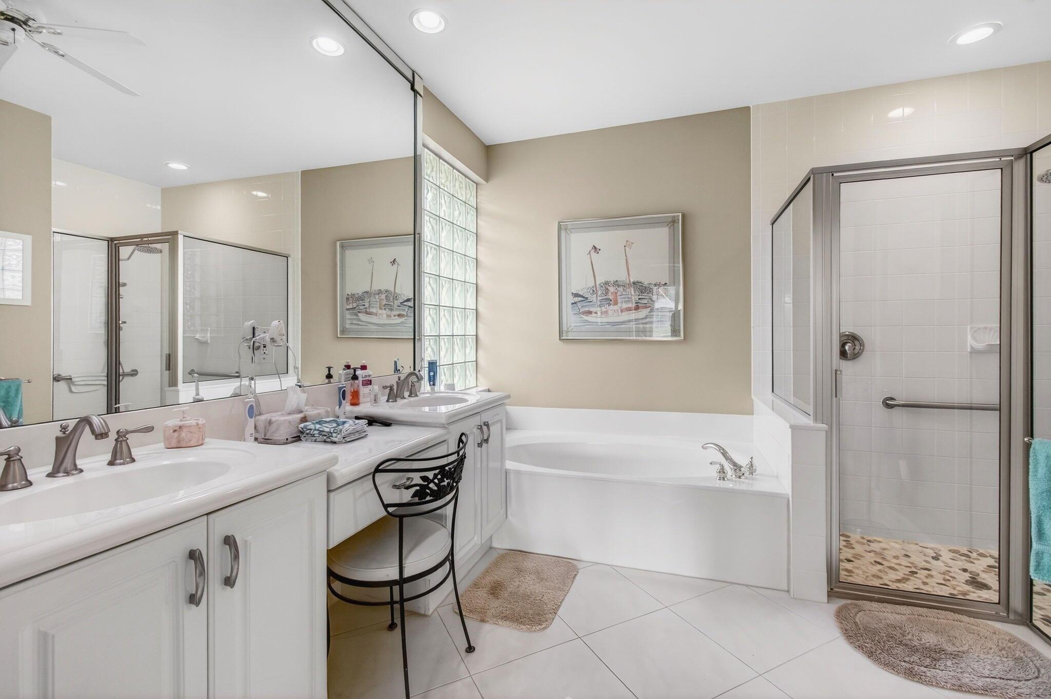 VALENCIA LAKES - Residential