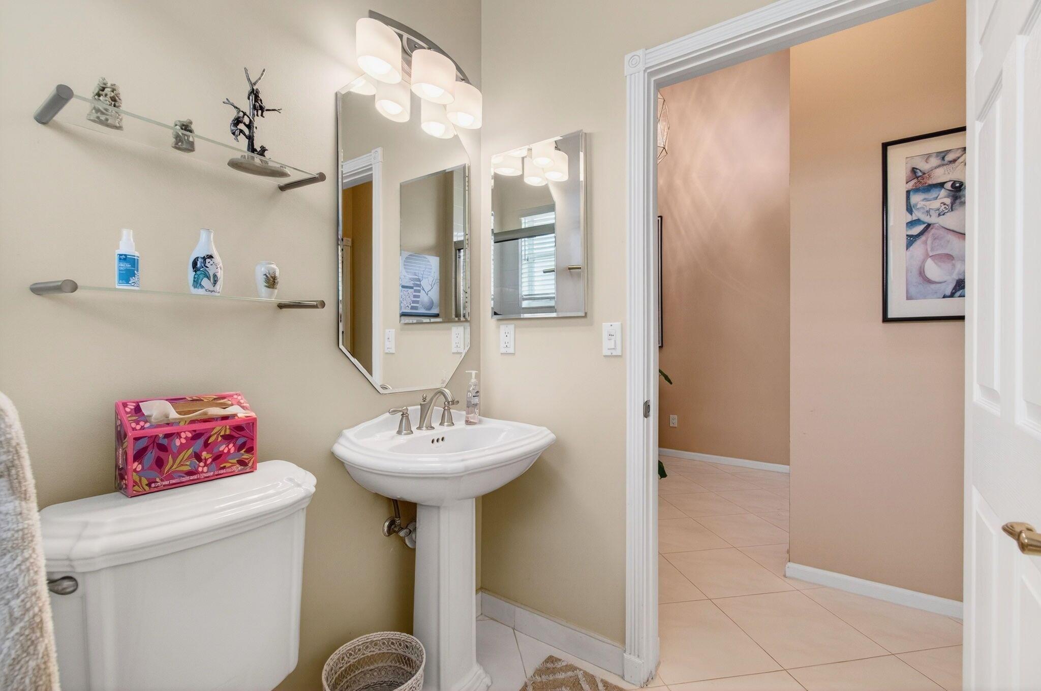 VALENCIA LAKES - Residential