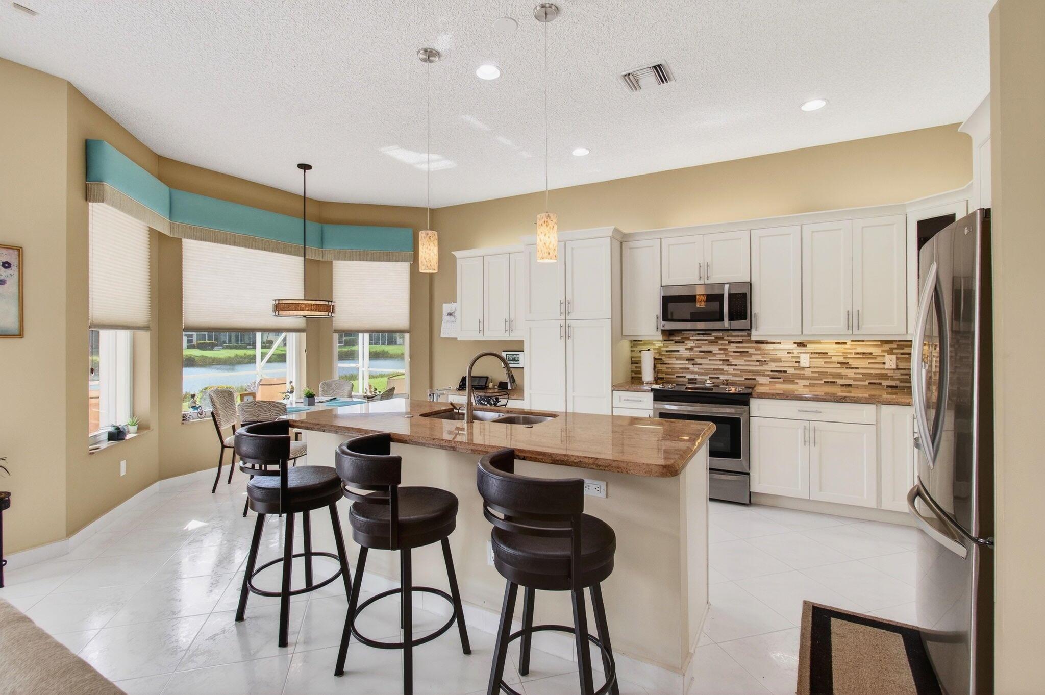 VALENCIA LAKES - Residential