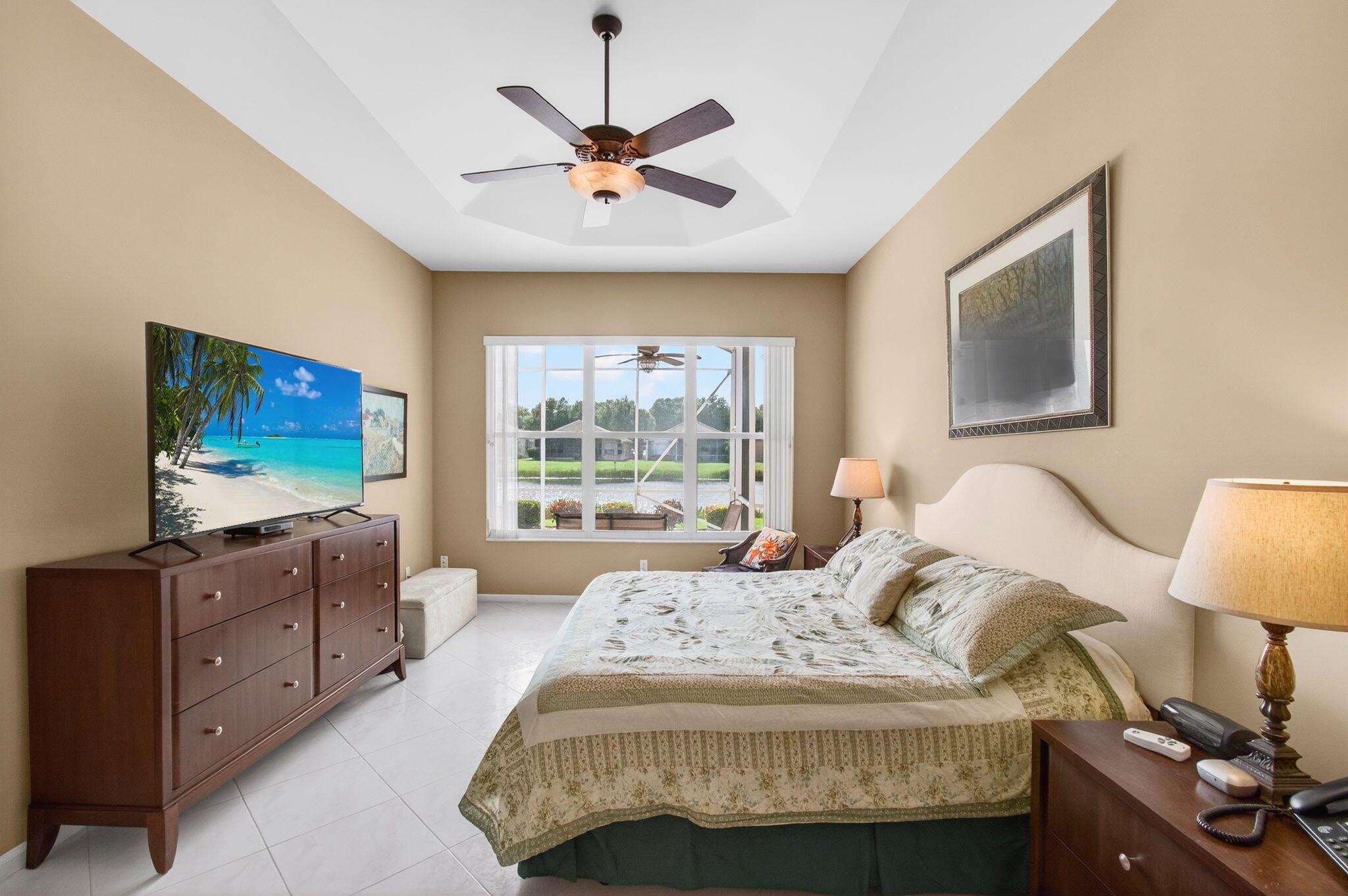 VALENCIA LAKES - Residential