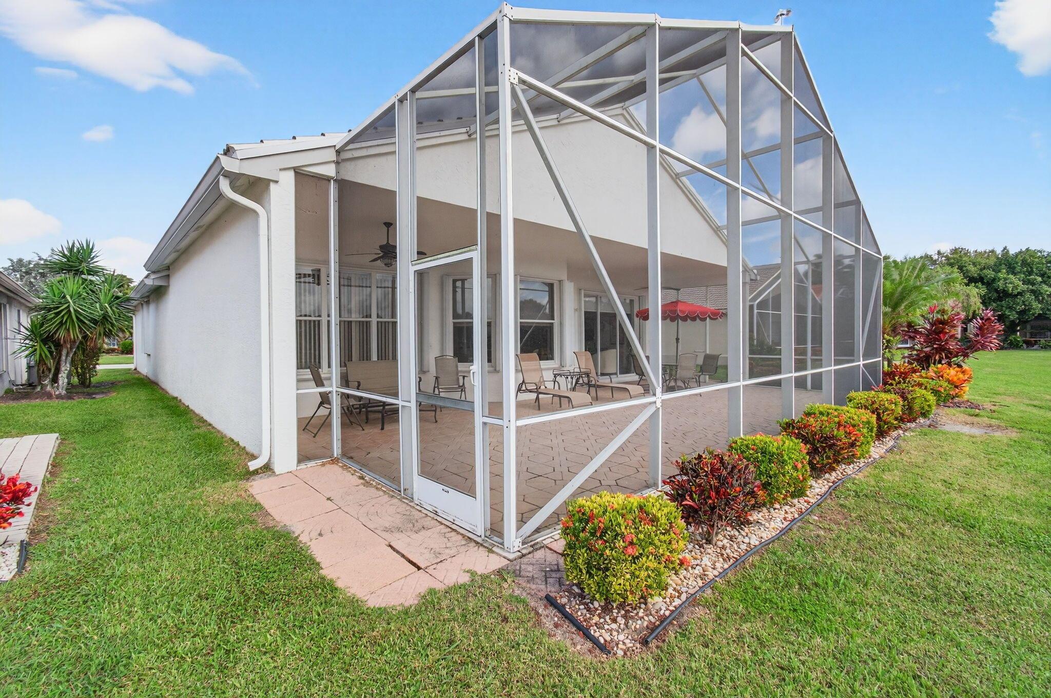 VALENCIA LAKES - Residential