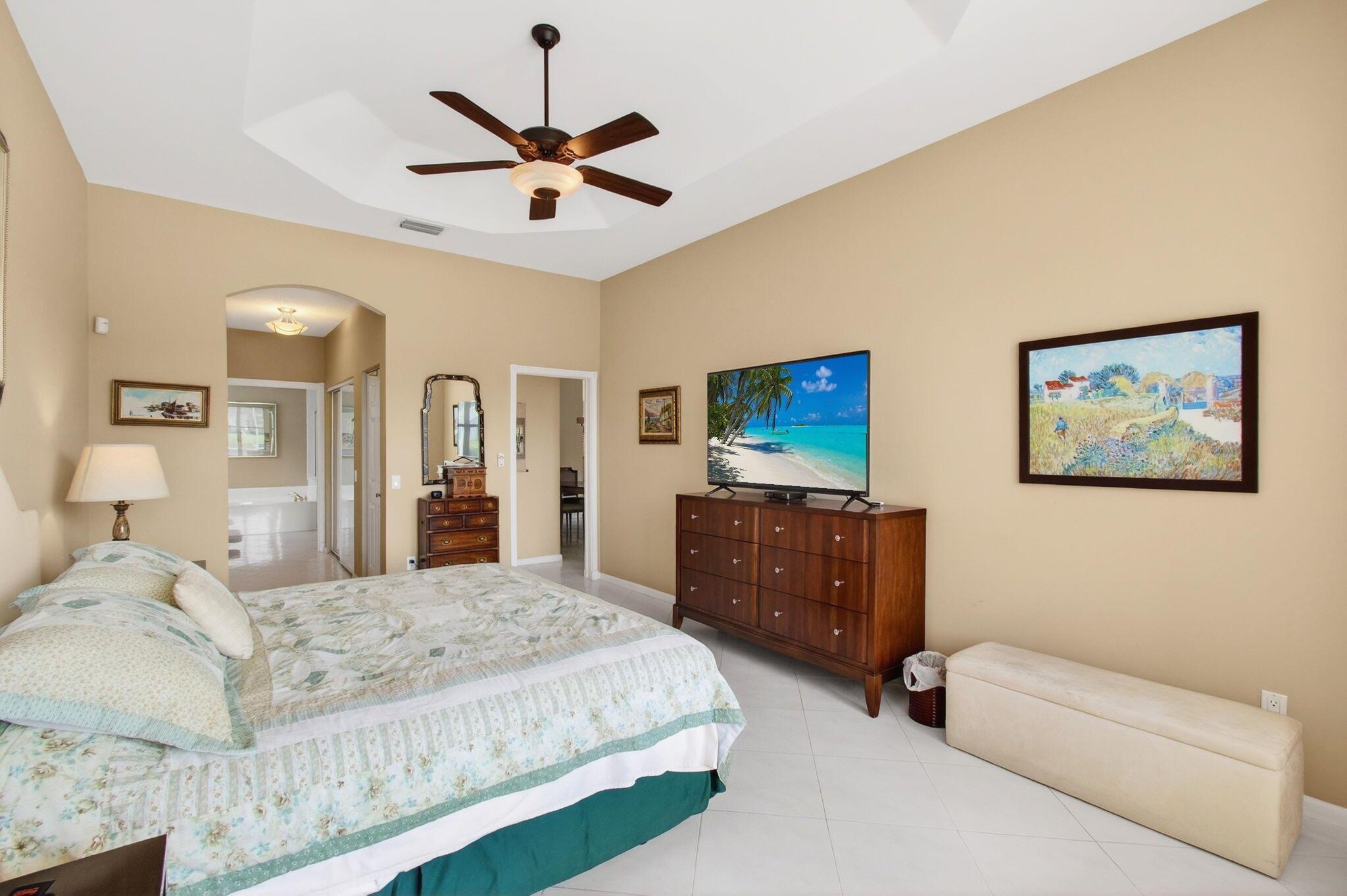 VALENCIA LAKES - Residential