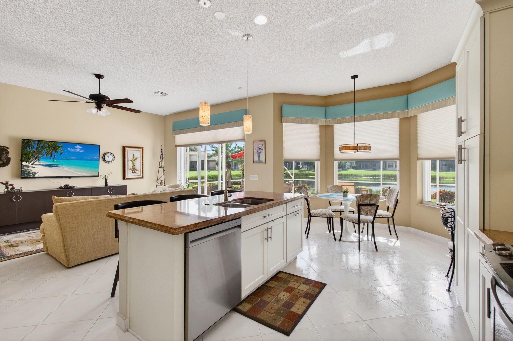 VALENCIA LAKES - Residential