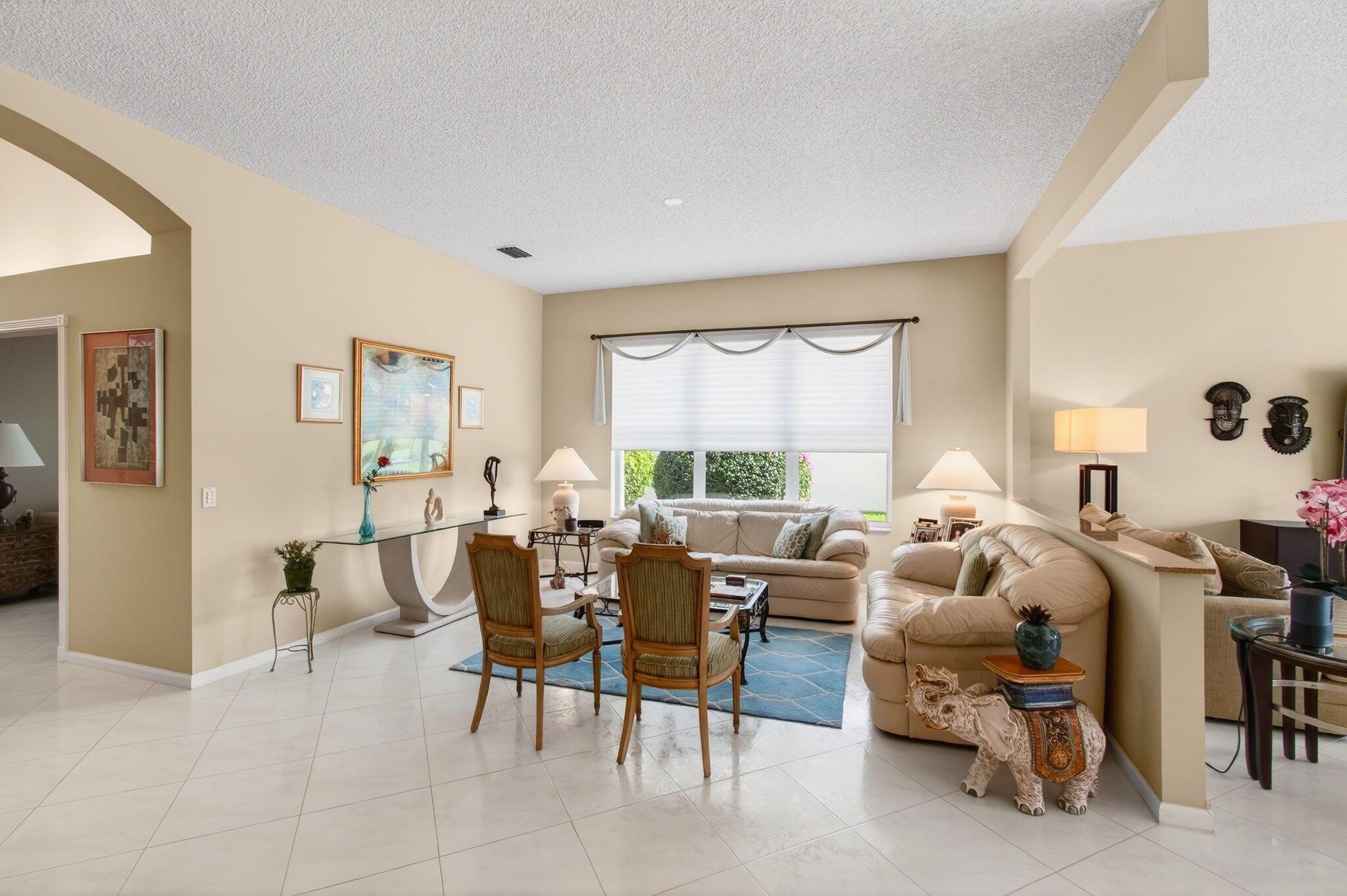 VALENCIA LAKES - Residential