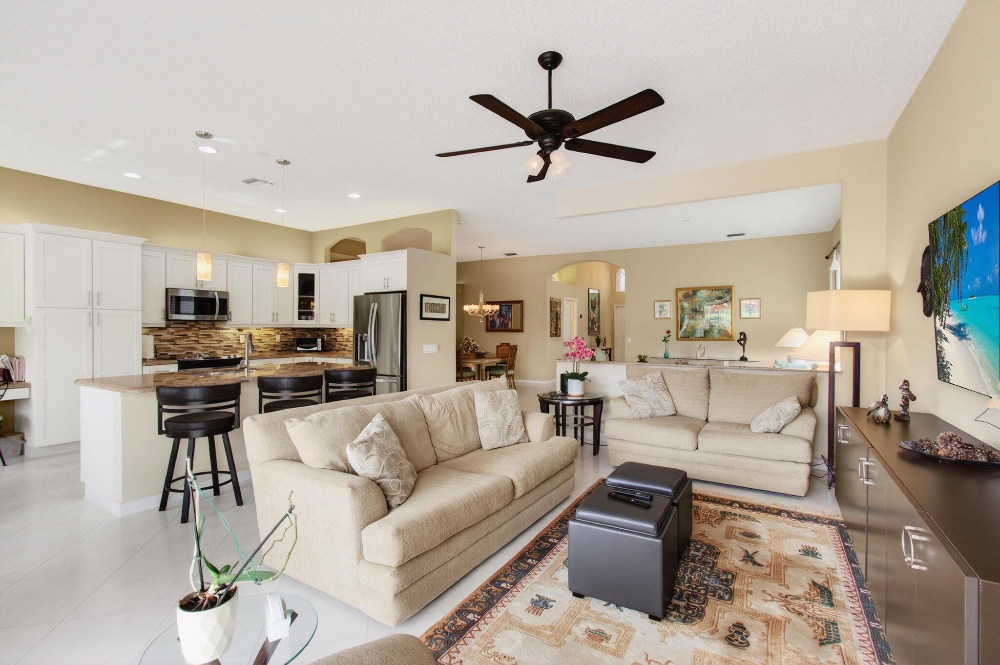 VALENCIA LAKES - Residential