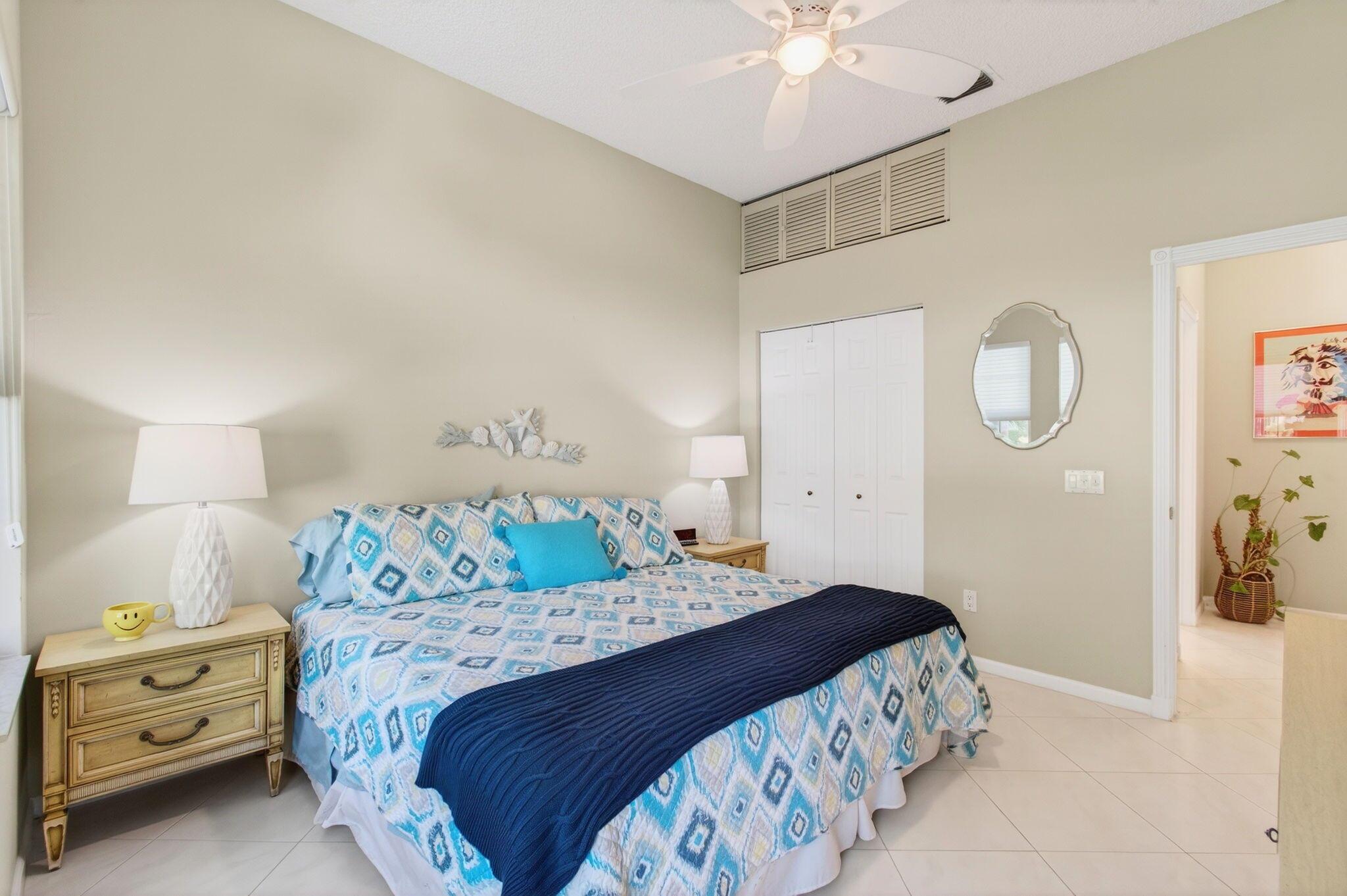 VALENCIA LAKES - Residential