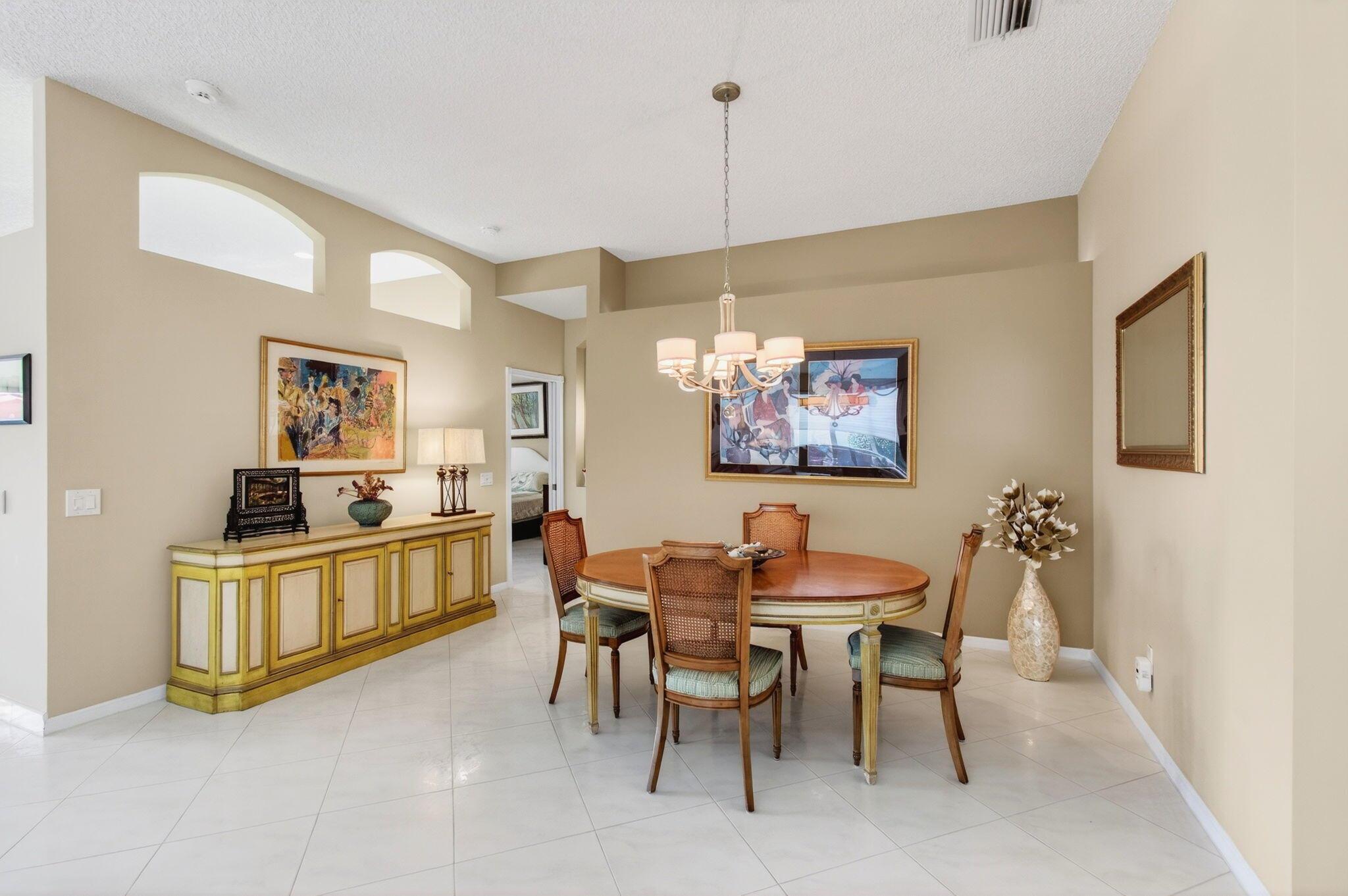 VALENCIA LAKES - Residential