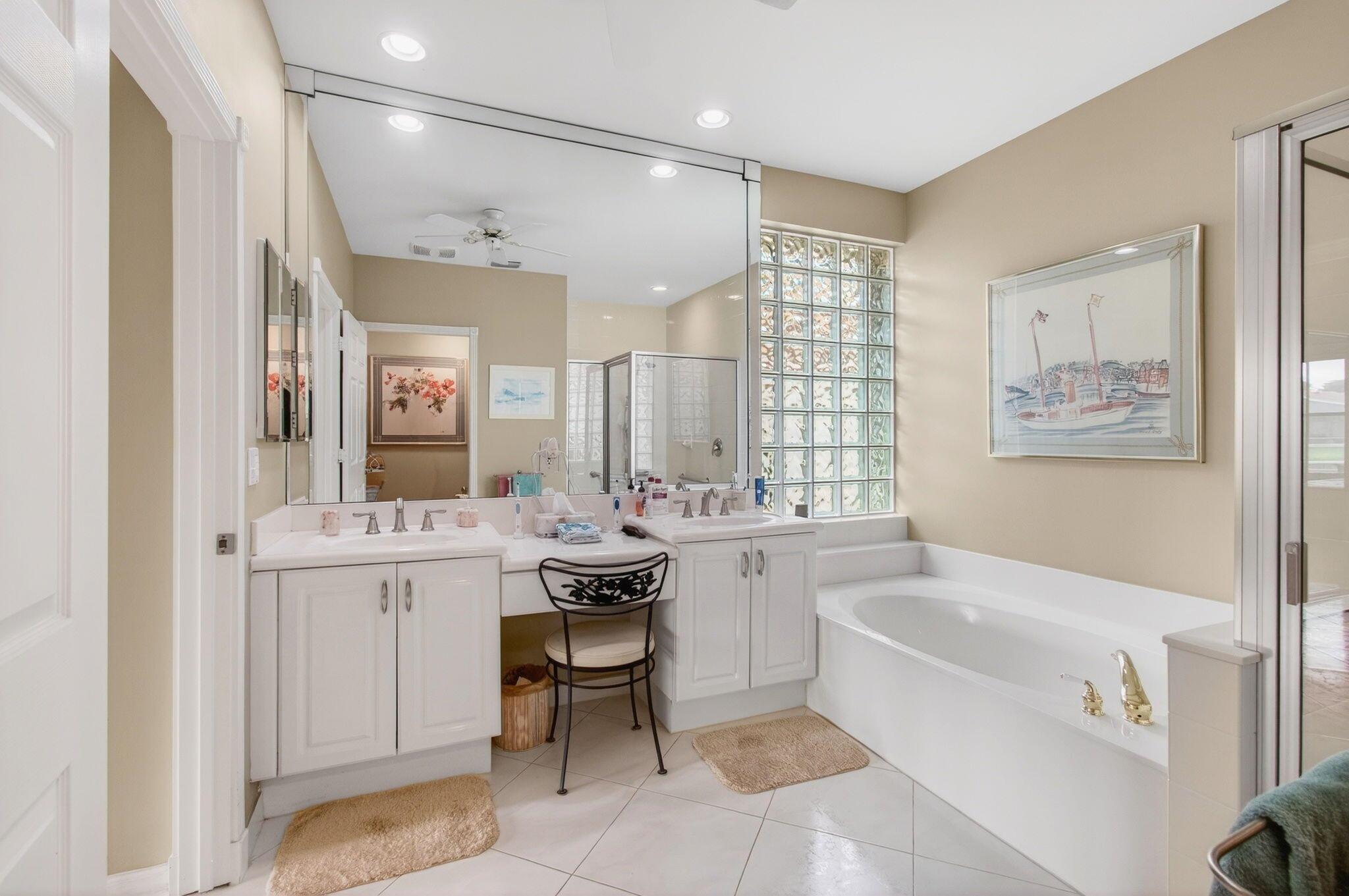 VALENCIA LAKES - Residential