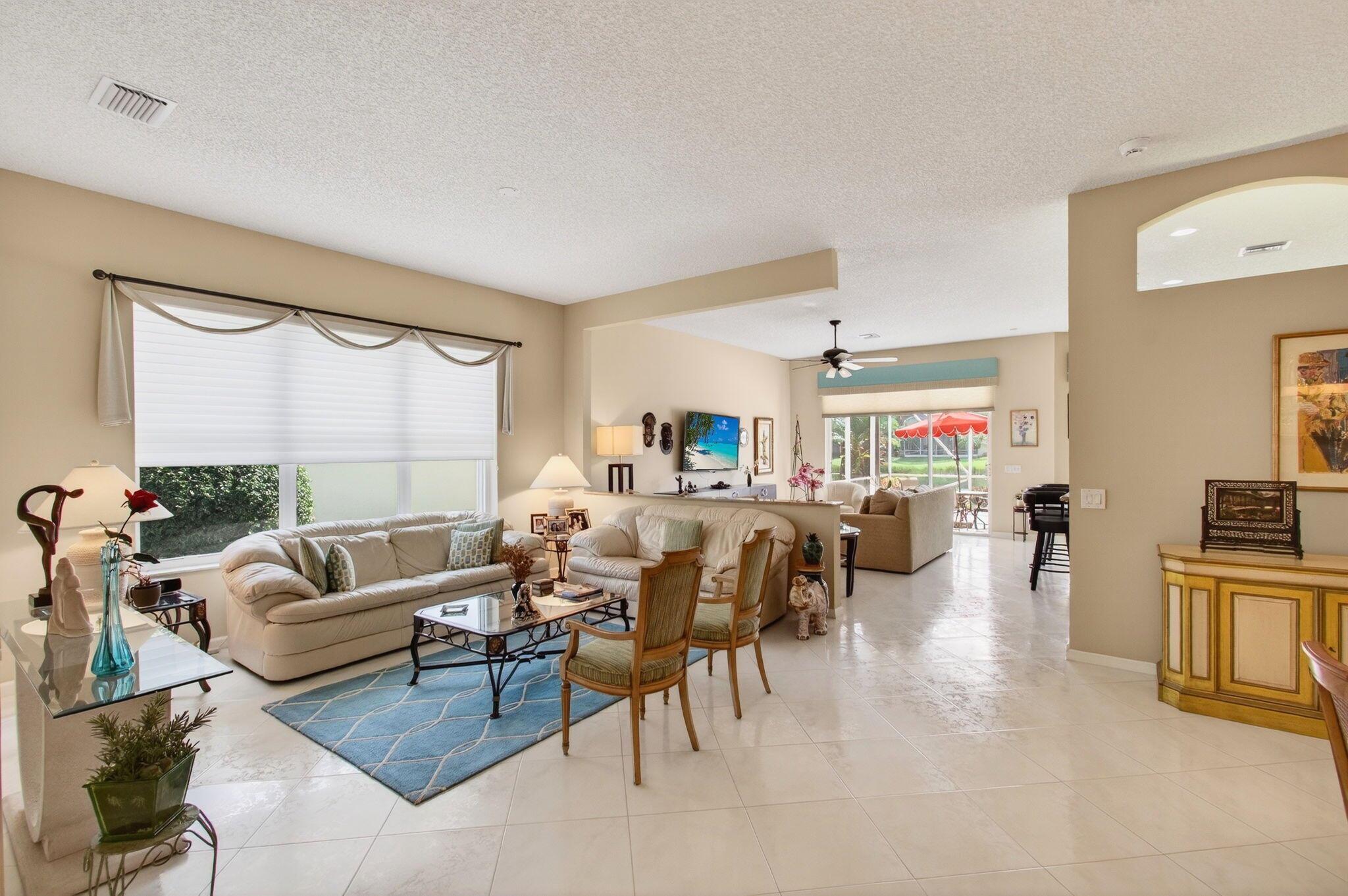 VALENCIA LAKES - Residential