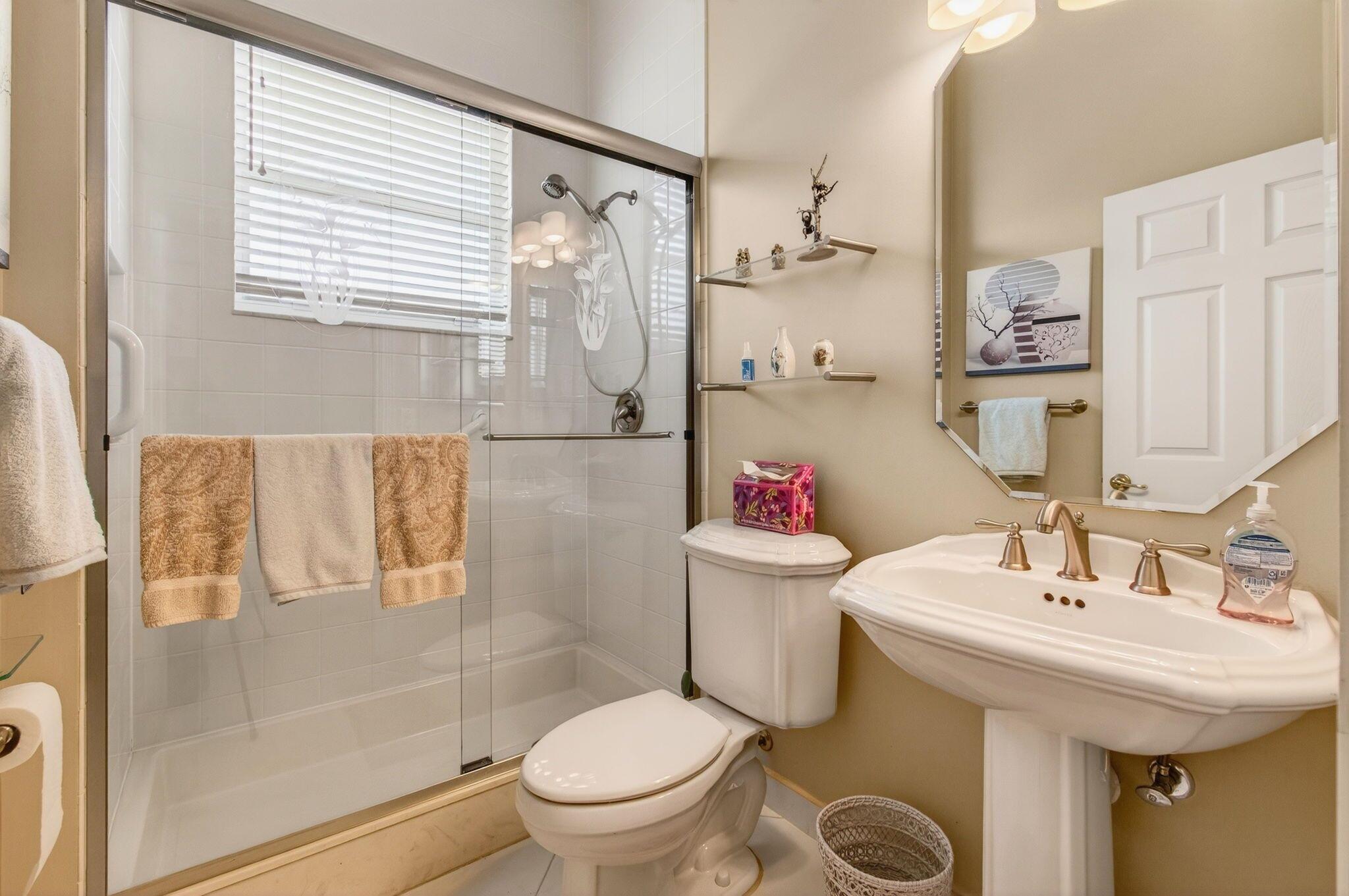 VALENCIA LAKES - Residential