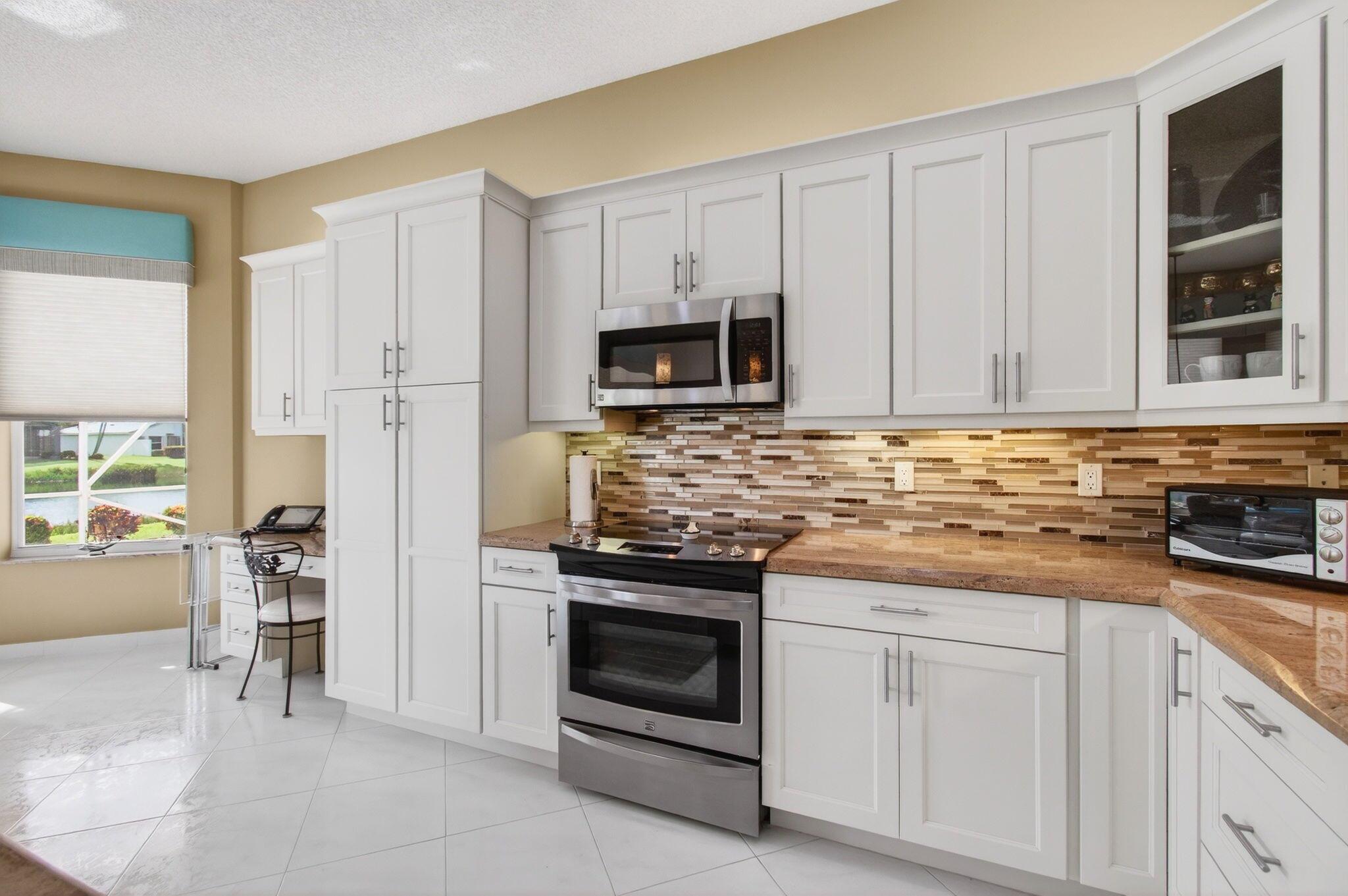 VALENCIA LAKES - Residential