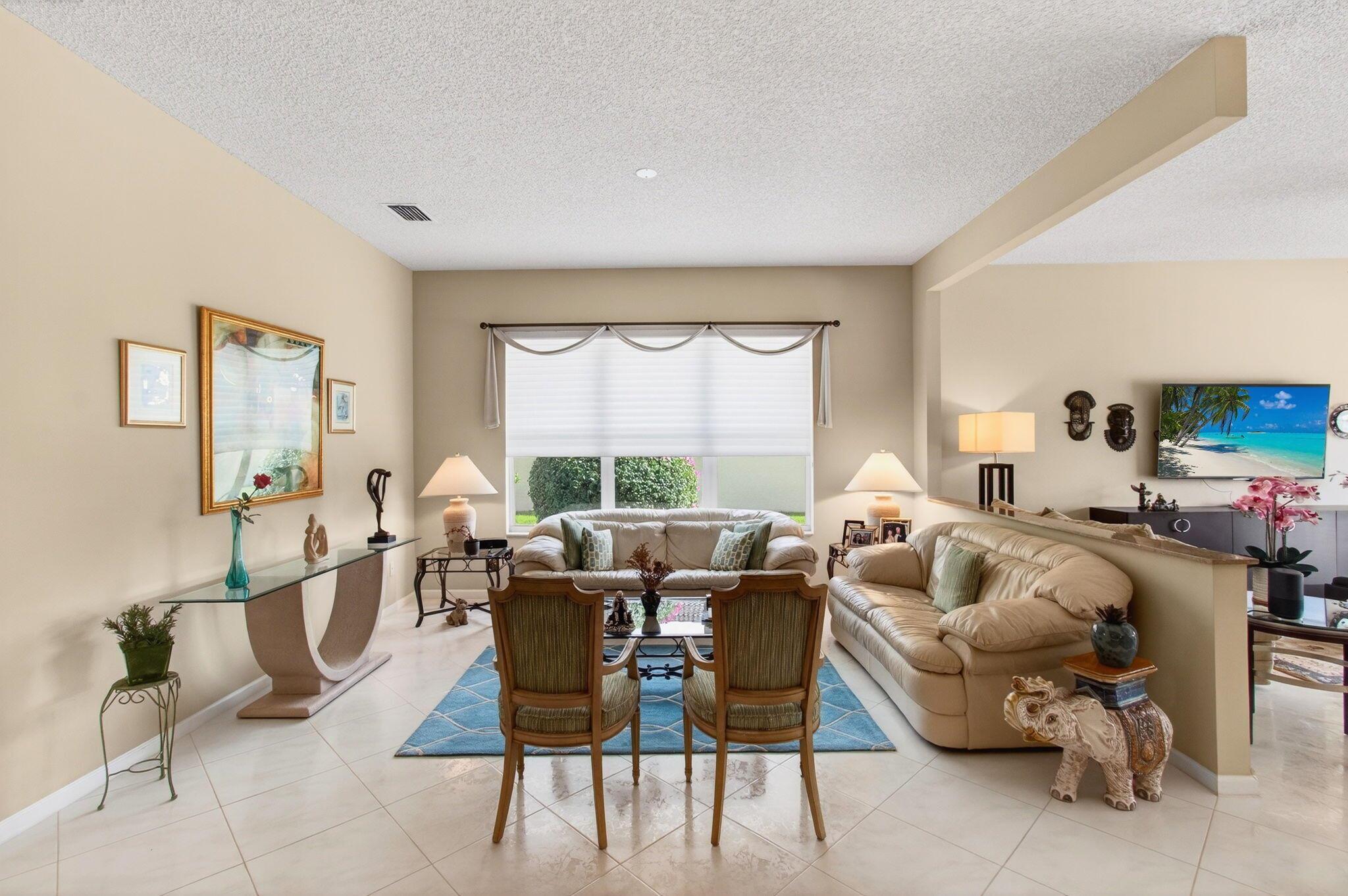 VALENCIA LAKES - Residential