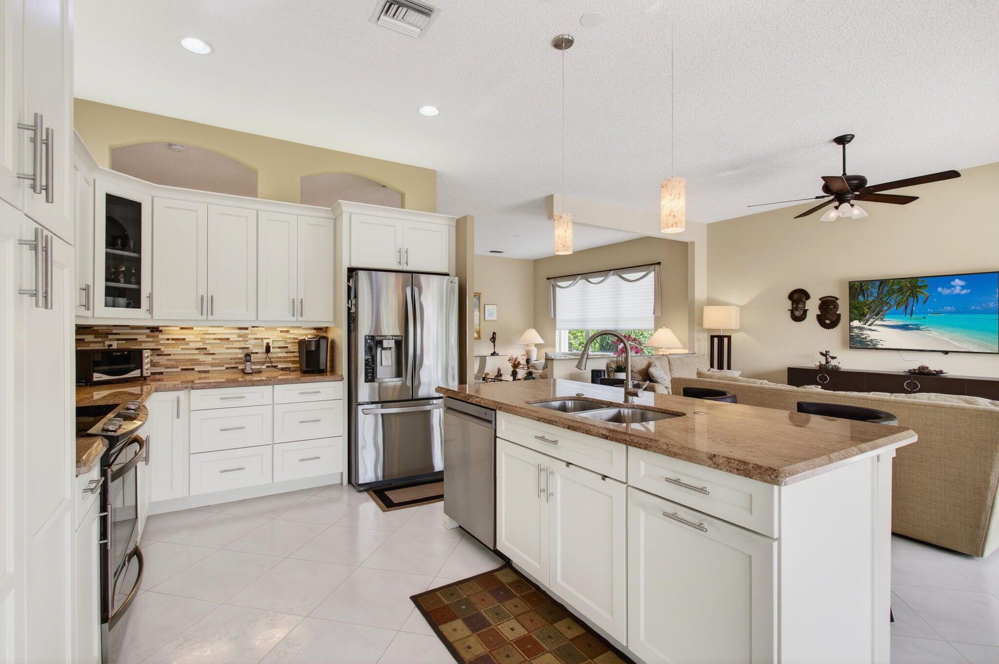 VALENCIA LAKES - Residential