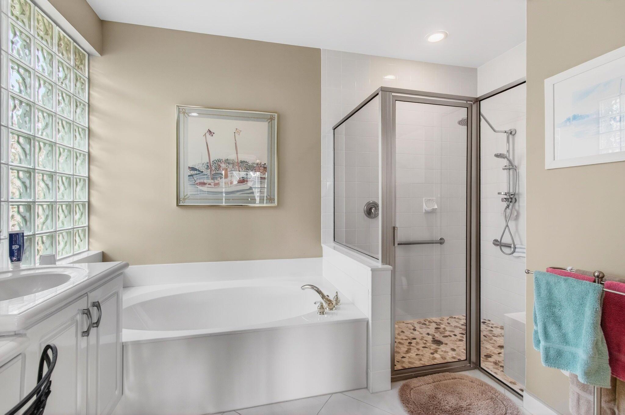 VALENCIA LAKES - Residential