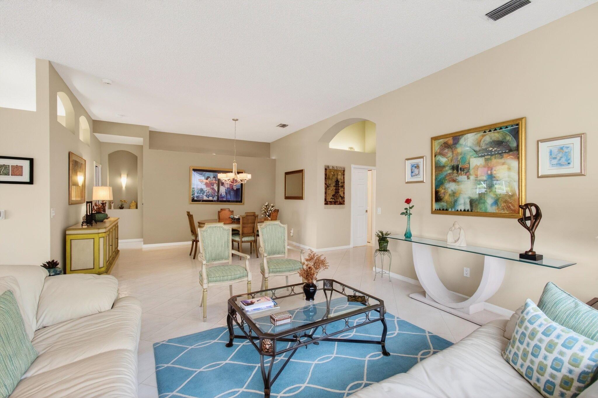 VALENCIA LAKES - Residential