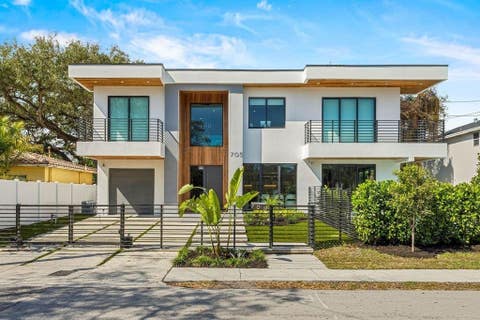 Property photo of 705 Sw 8th Terrace, Fort Lauderdale, FL 33315