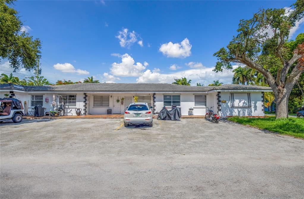 Photo of 213 SE PARK Street #1-6, Dania Beach, FL 33004 (MLS # B26080870)