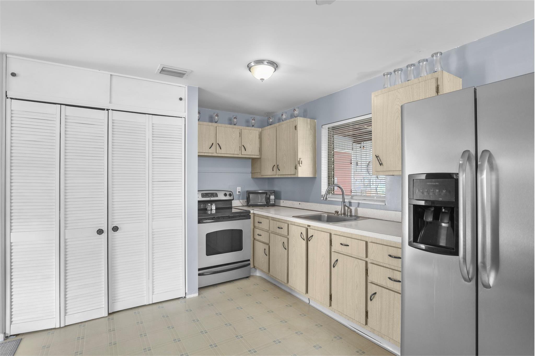 Palm Beach Square Unit 05 - Residential Lease