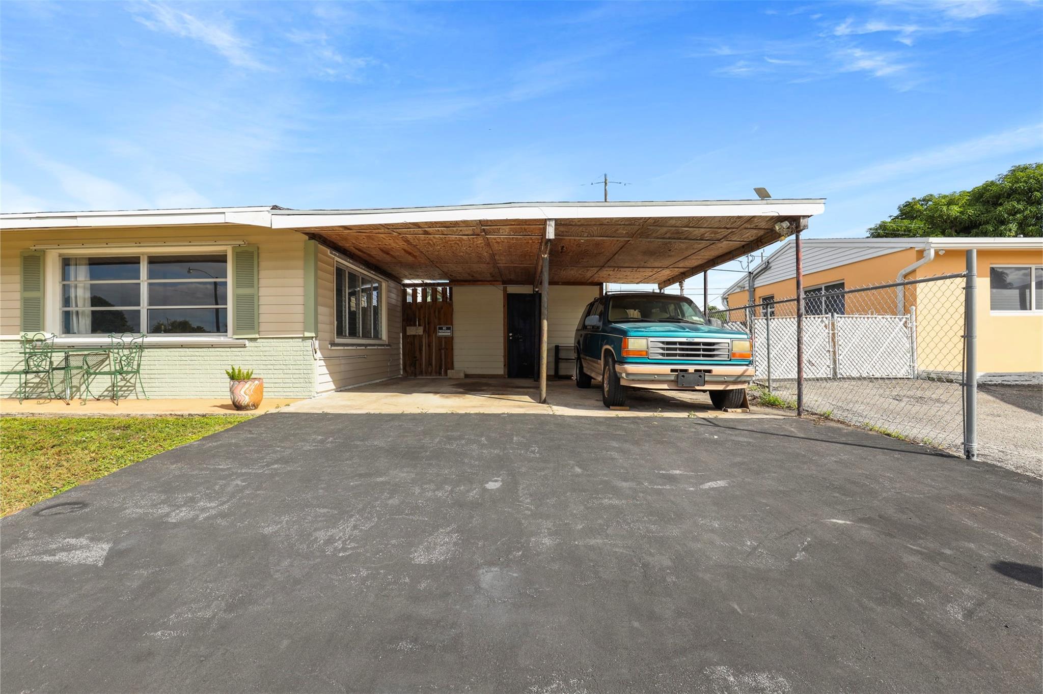 Palm Beach Square Unit 05 - Residential Lease