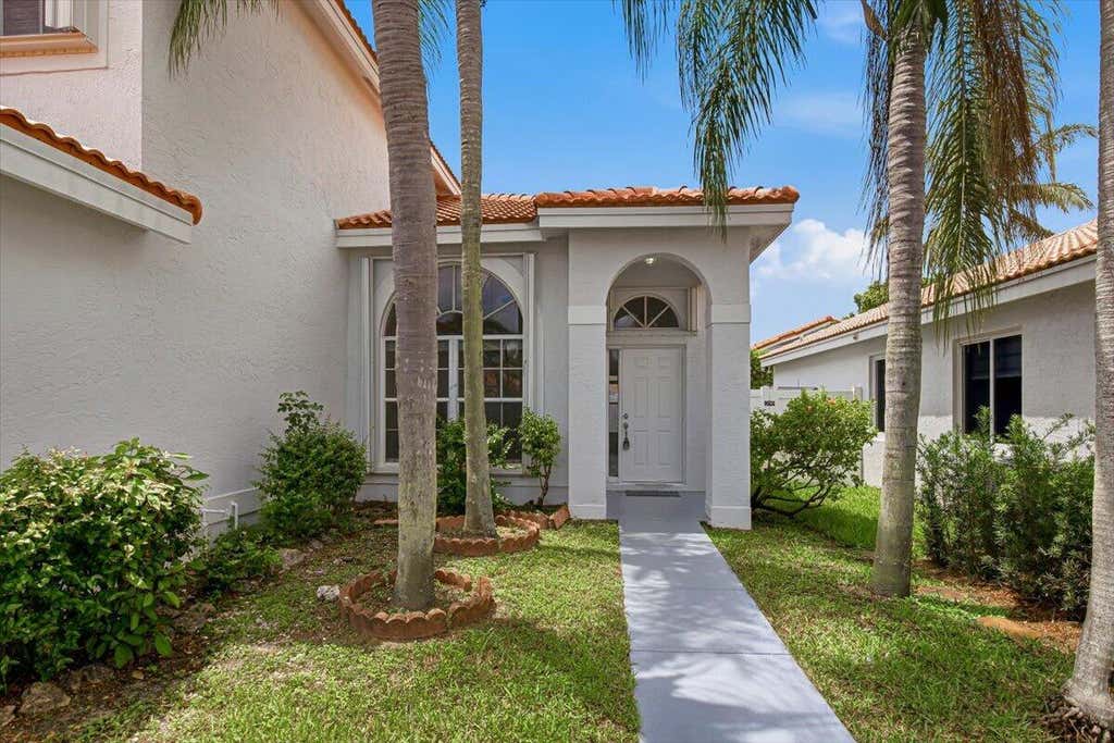 Photo of 1378 SW 180TH Avenue, Pembroke Pines, FL 33029 (MLS # B26068720)