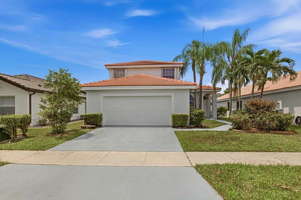 Photo of 1378 SW 180TH Avenue, Pembroke Pines, FL 33029 (MLS # B26068720)