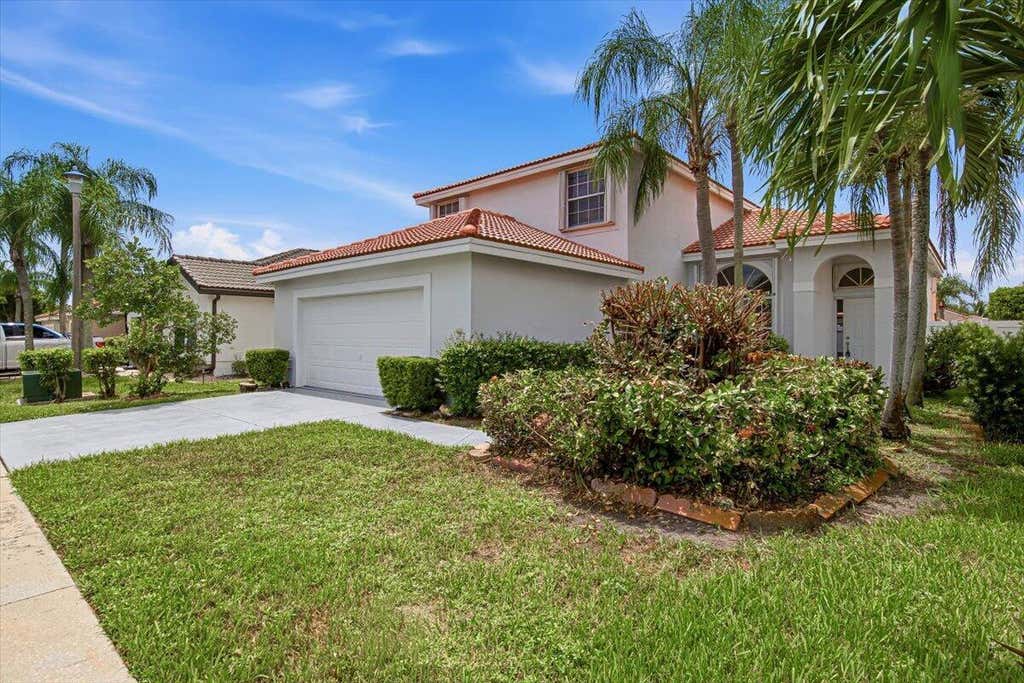 Photo of 1378 SW 180TH Avenue, Pembroke Pines, FL 33029 (MLS # B26068720)