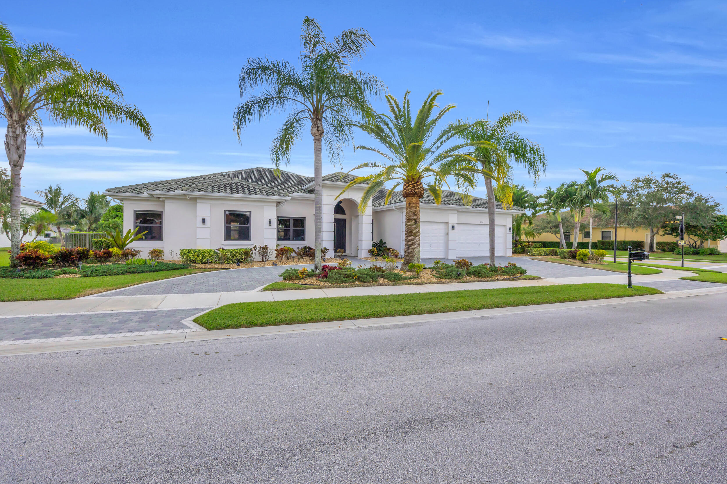 RIVERSTONE - Residential