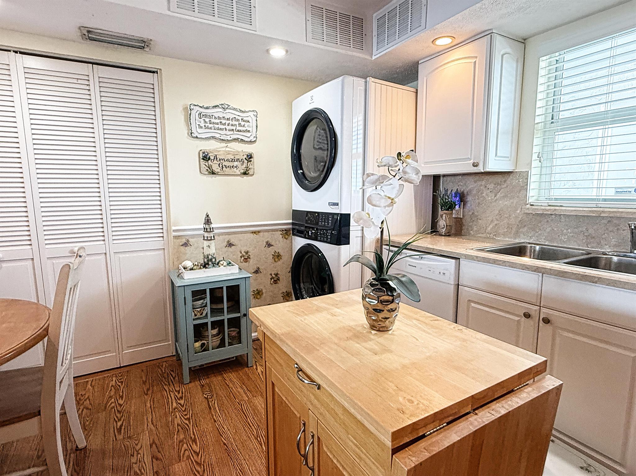 401 Lake Shore Drive 801