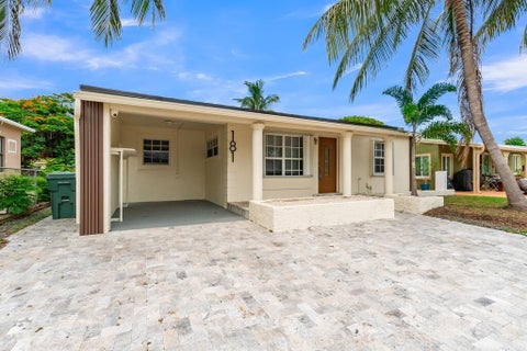 Photo of 181 NE 51ST Street, Oakland Park, FL 33334 (MLS # B26065523)