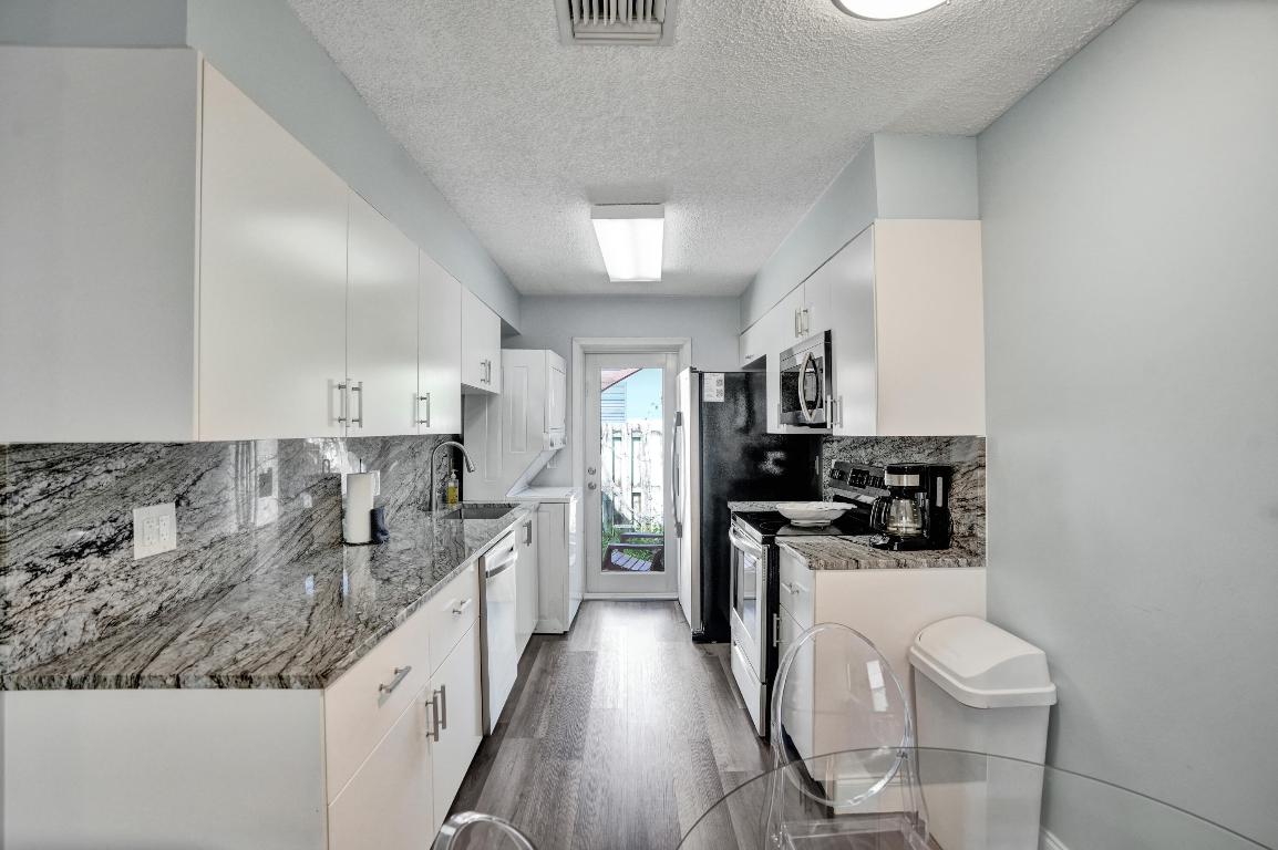 DEL IDA PARK - Residential Lease