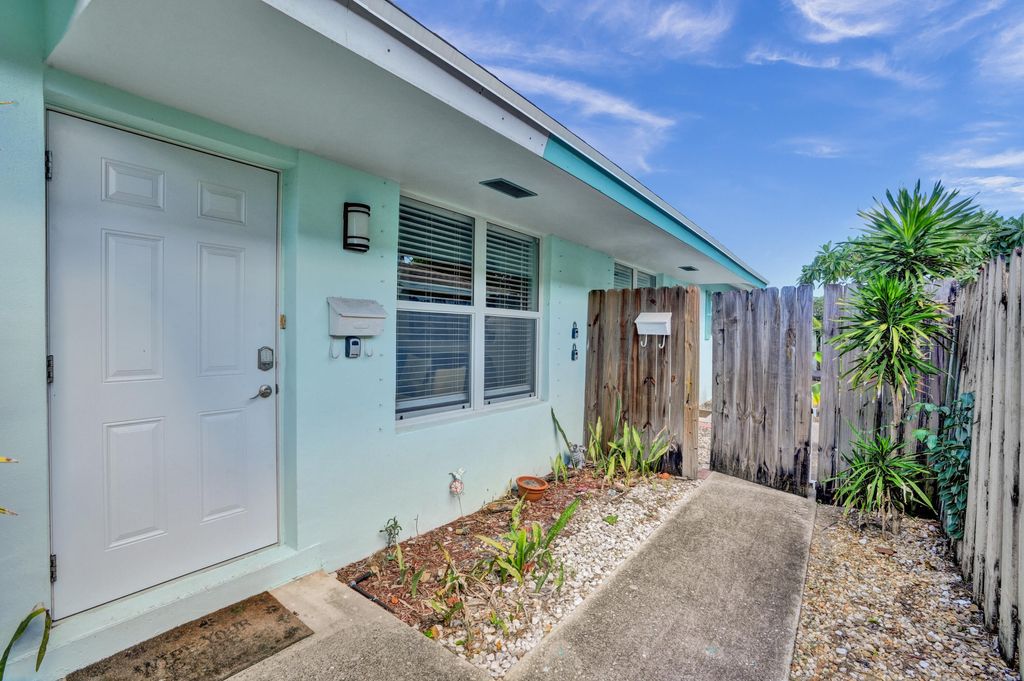 Photo of 617 NE 3rd Avenue, Delray Beach, FL 33444 (MLS # R10928913)