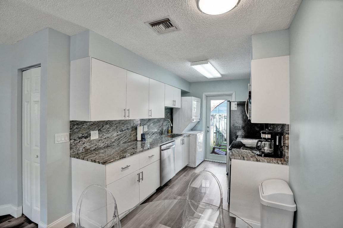 DEL IDA PARK - Residential Lease