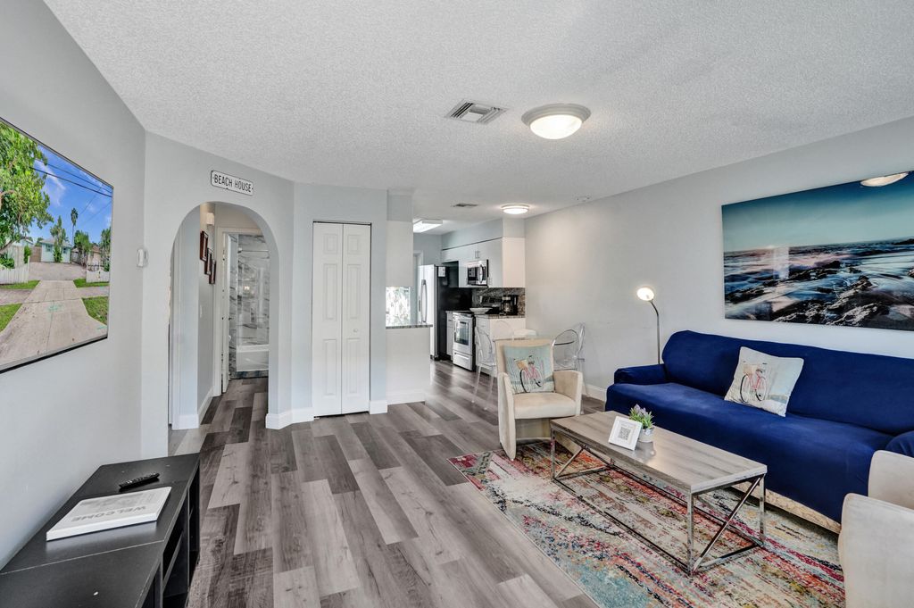 Photo of 617 NE 3rd Avenue, Delray Beach, FL 33444 (MLS # R10928913)