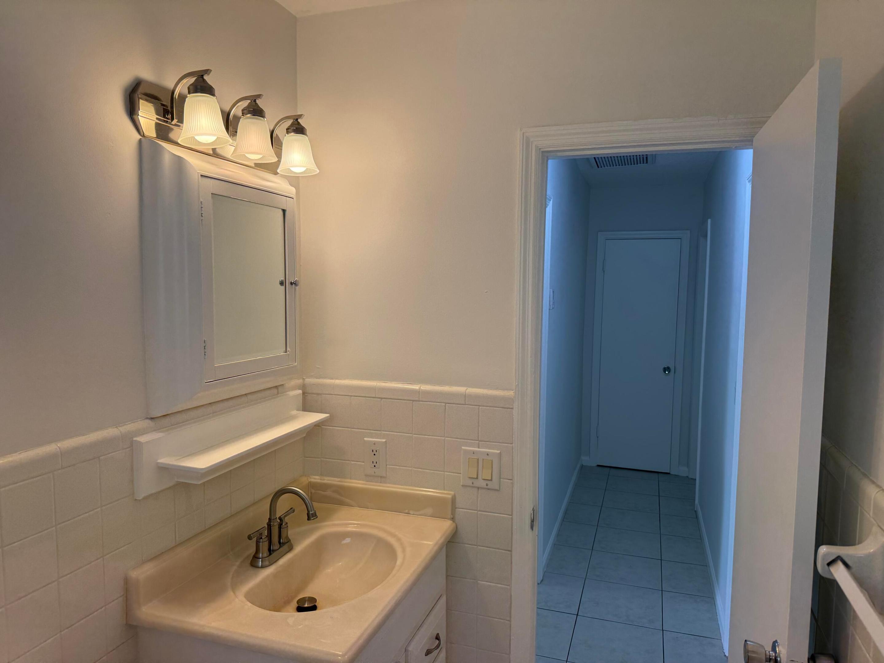 DELRAY MNR - Residential Lease