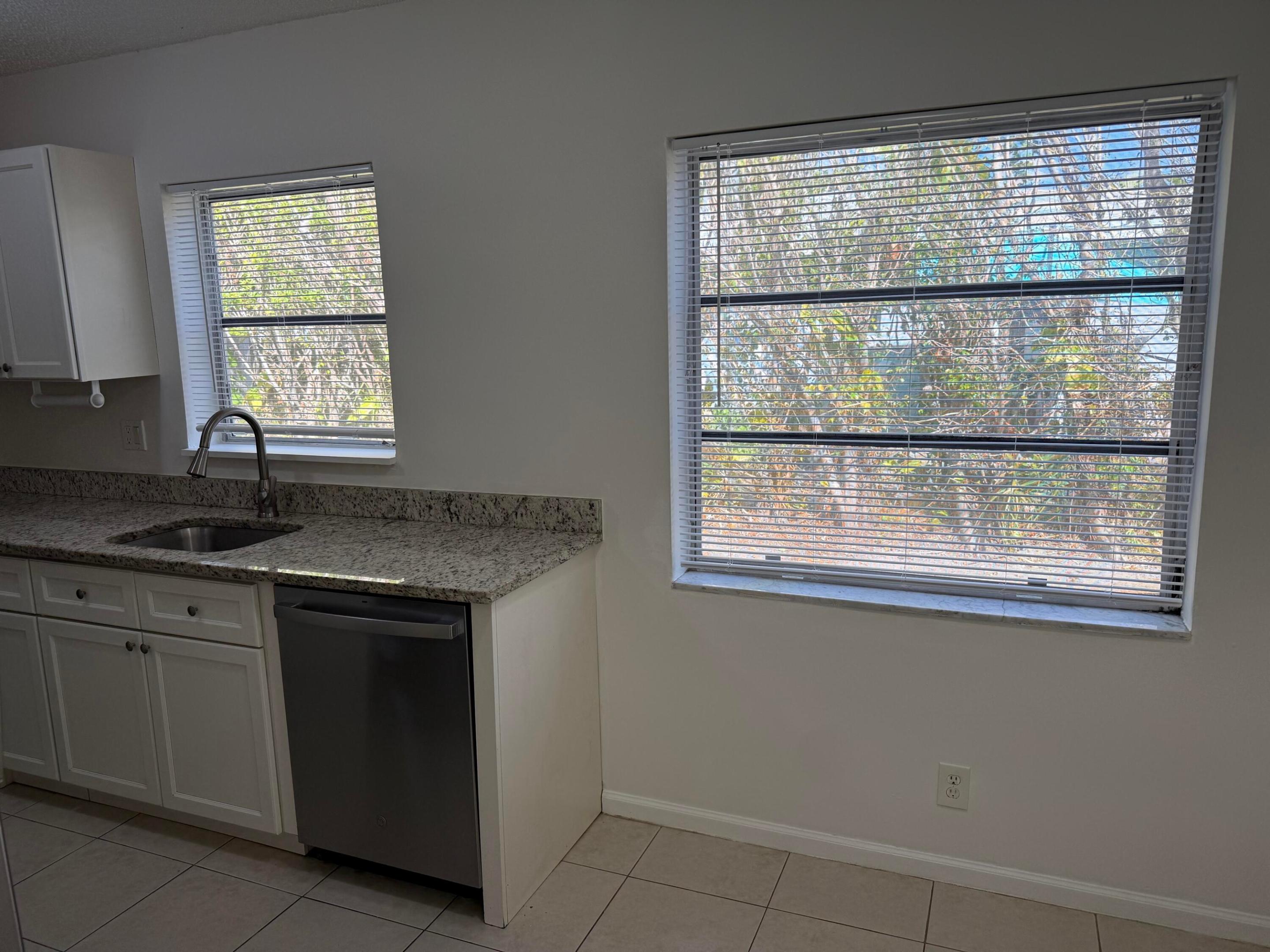 DELRAY MNR - Residential Lease