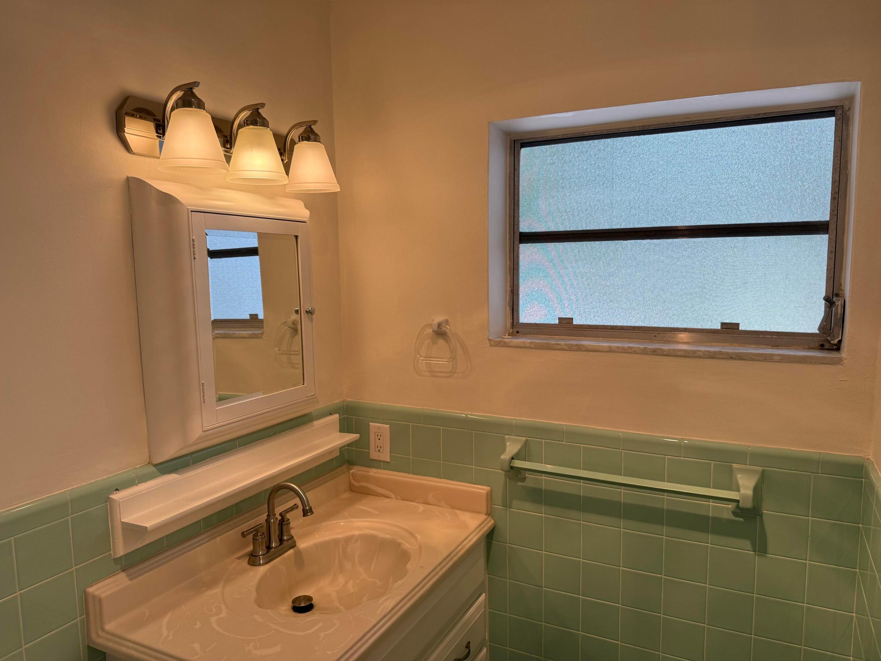 DELRAY MNR - Residential Lease