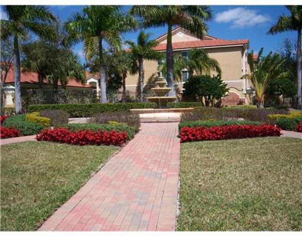 Photo of 519 Villa Circle, Boynton Beach, FL 33435 (MLS # R10803429)