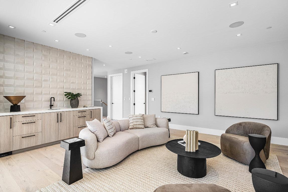 ANDREWS AVENUE TOWNHOMES - Residential