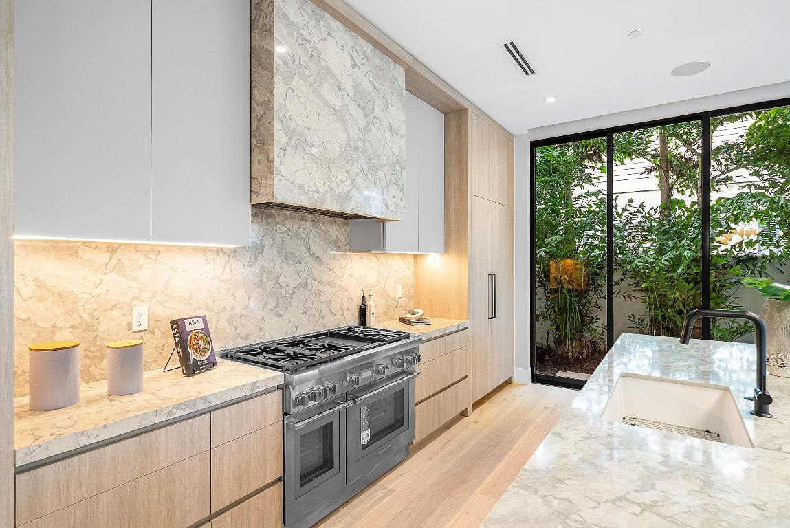 ANDREWS AVENUE TOWNHOMES - Residential